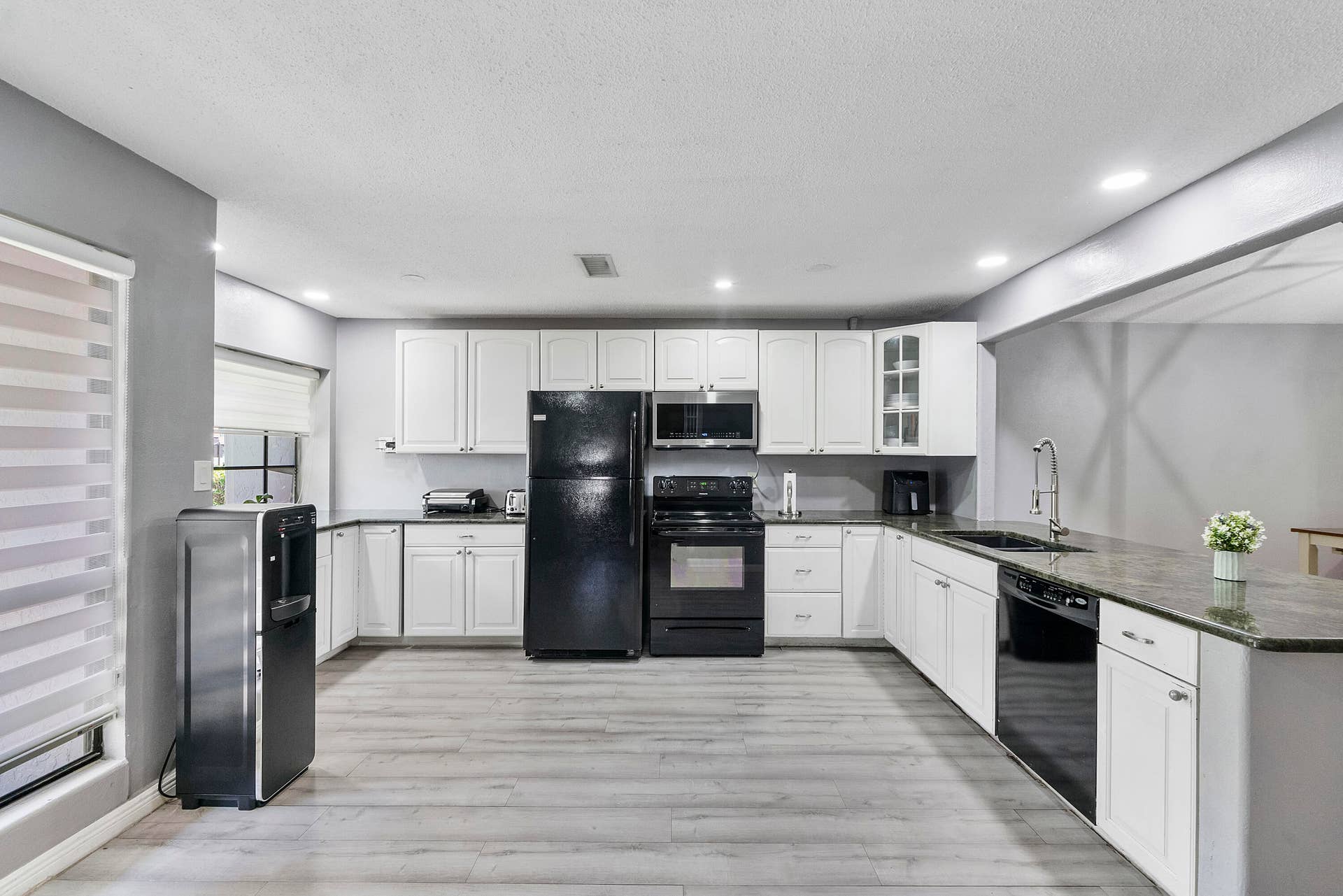 4149 Palm Forest Dr S_002