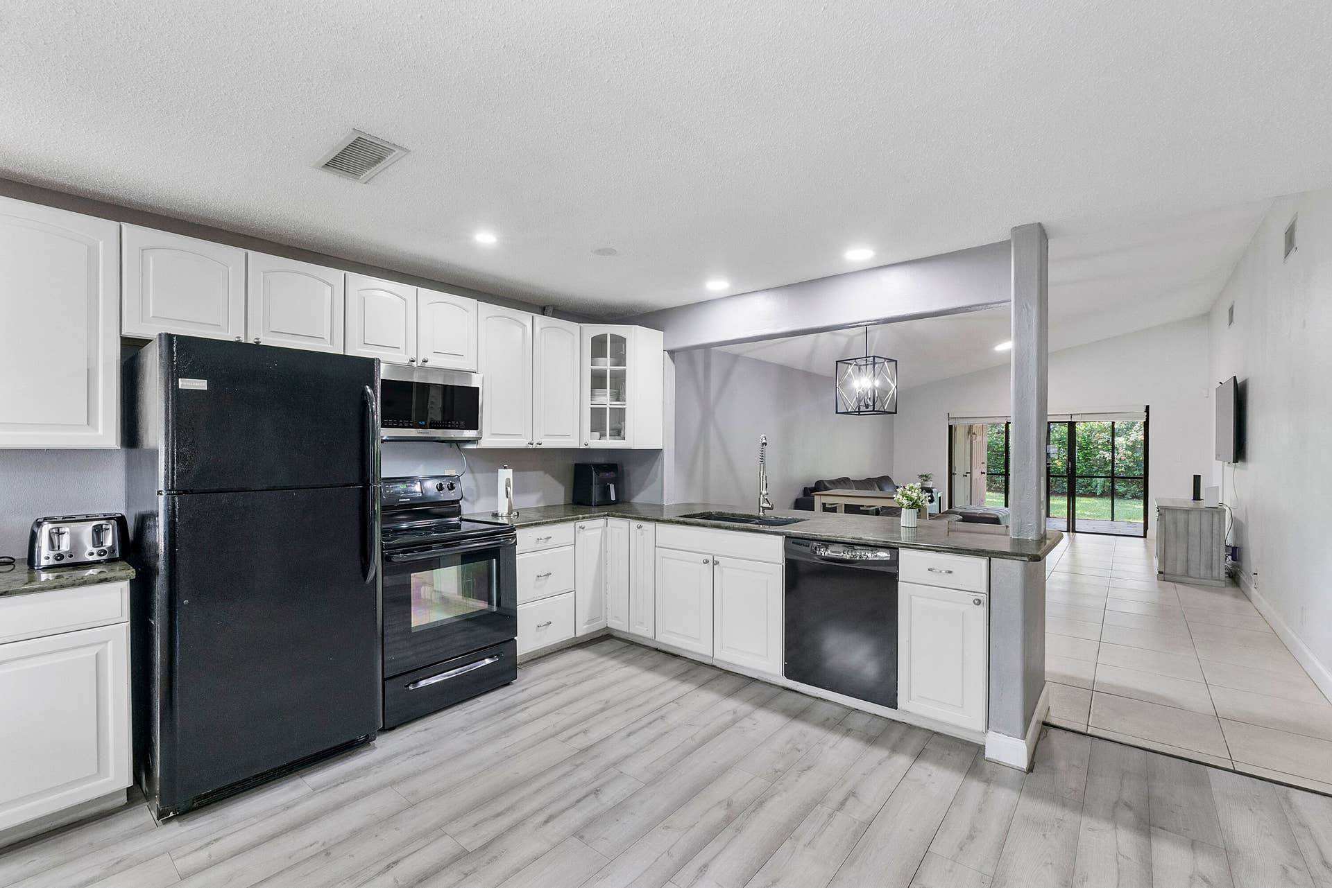 4149 Palm Forest Dr S_005