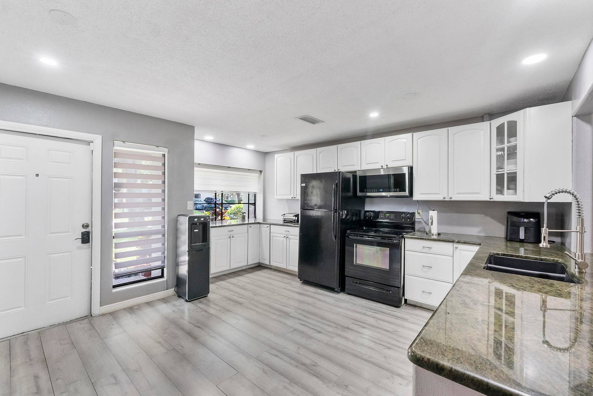 4149 Palm Forest Dr S_003