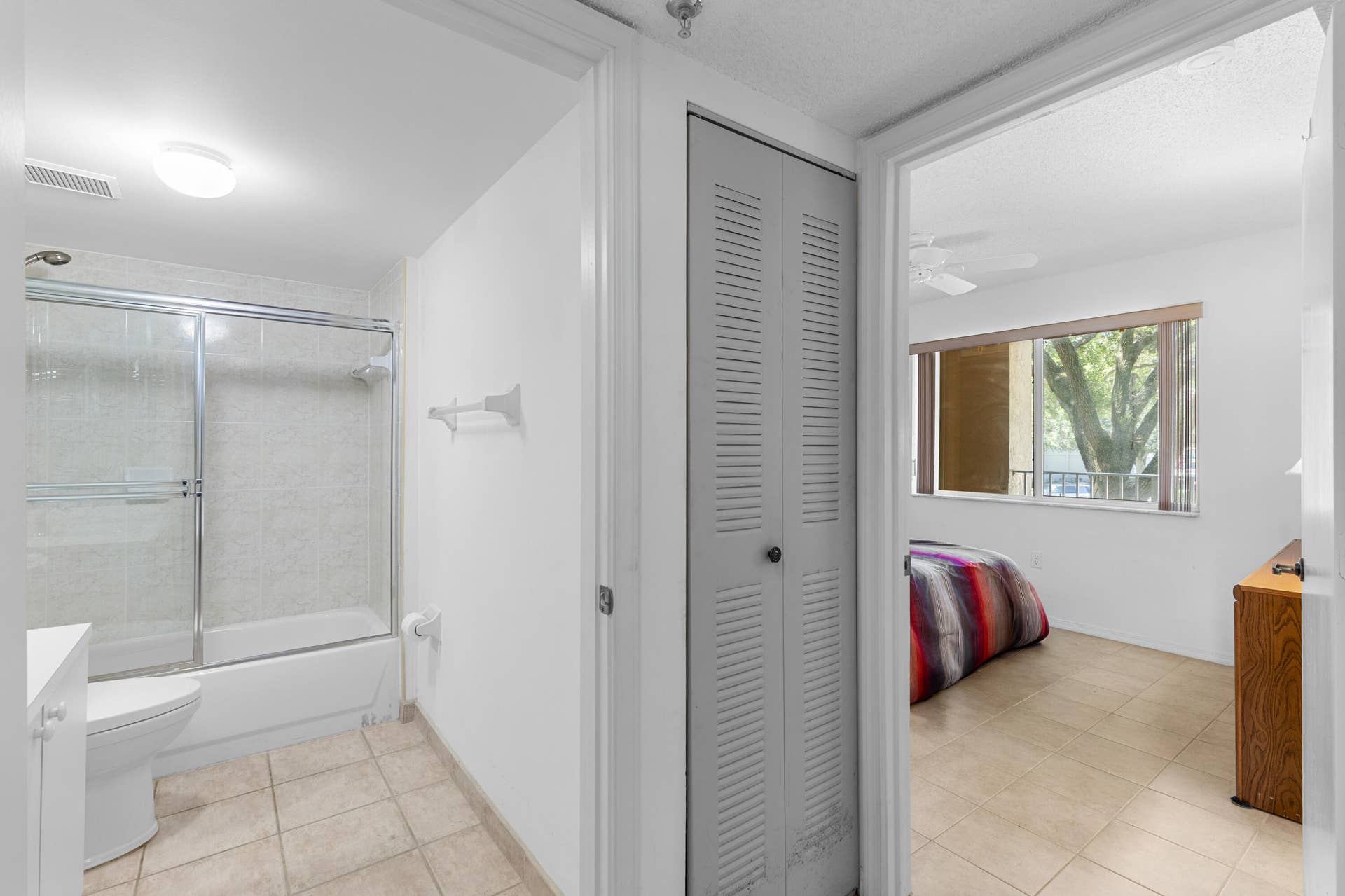 2nd bathroom next to 2nd bedroom