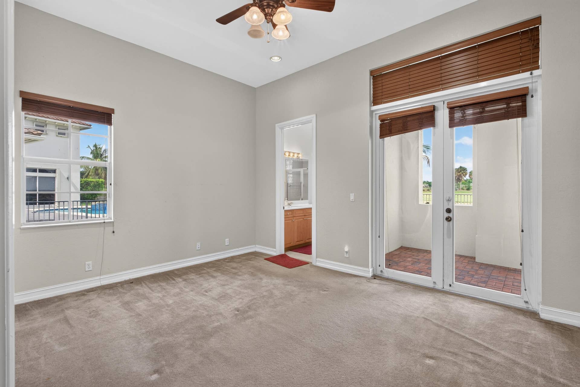 1st Floor guest Bedroom