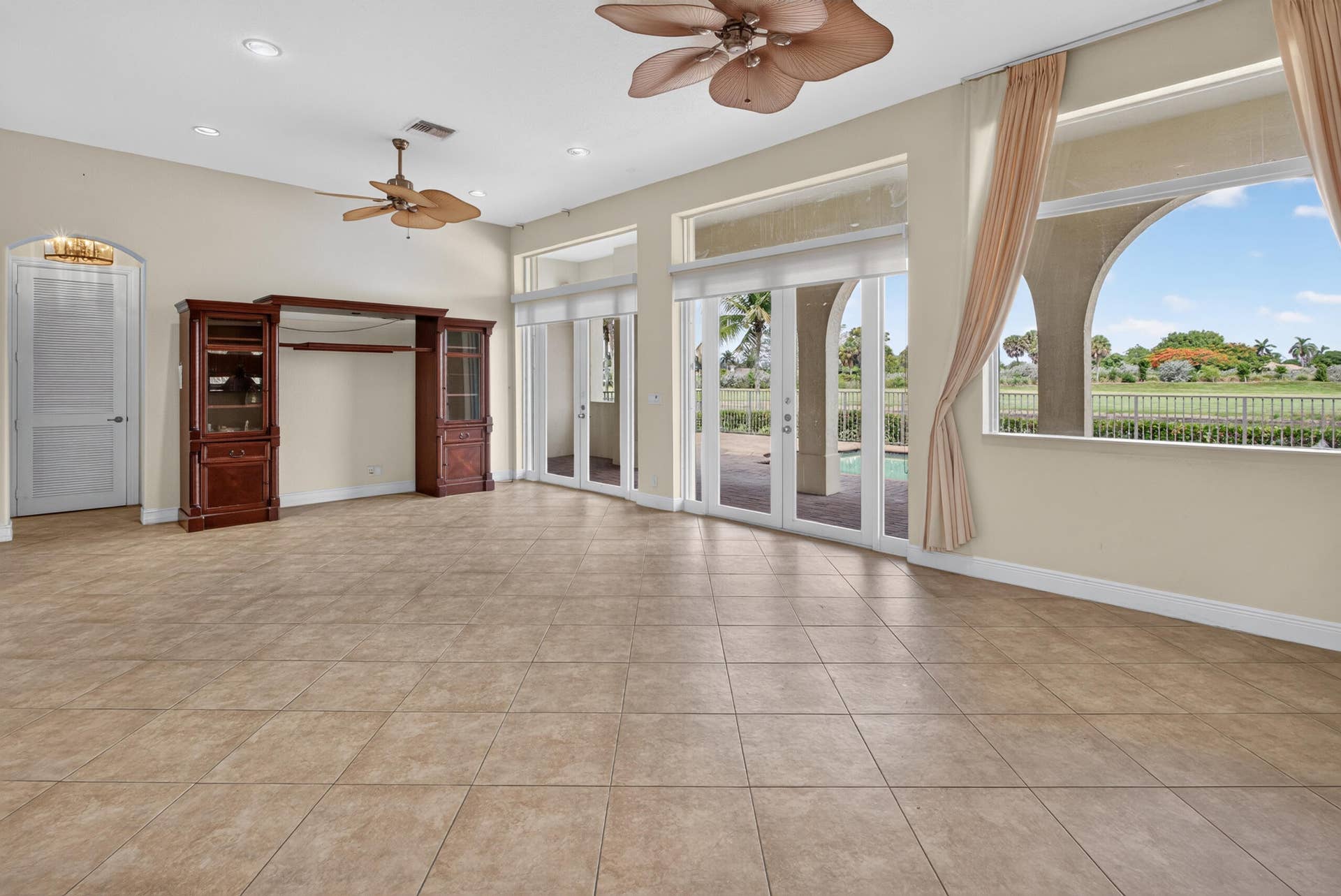 1st Floor Family Room