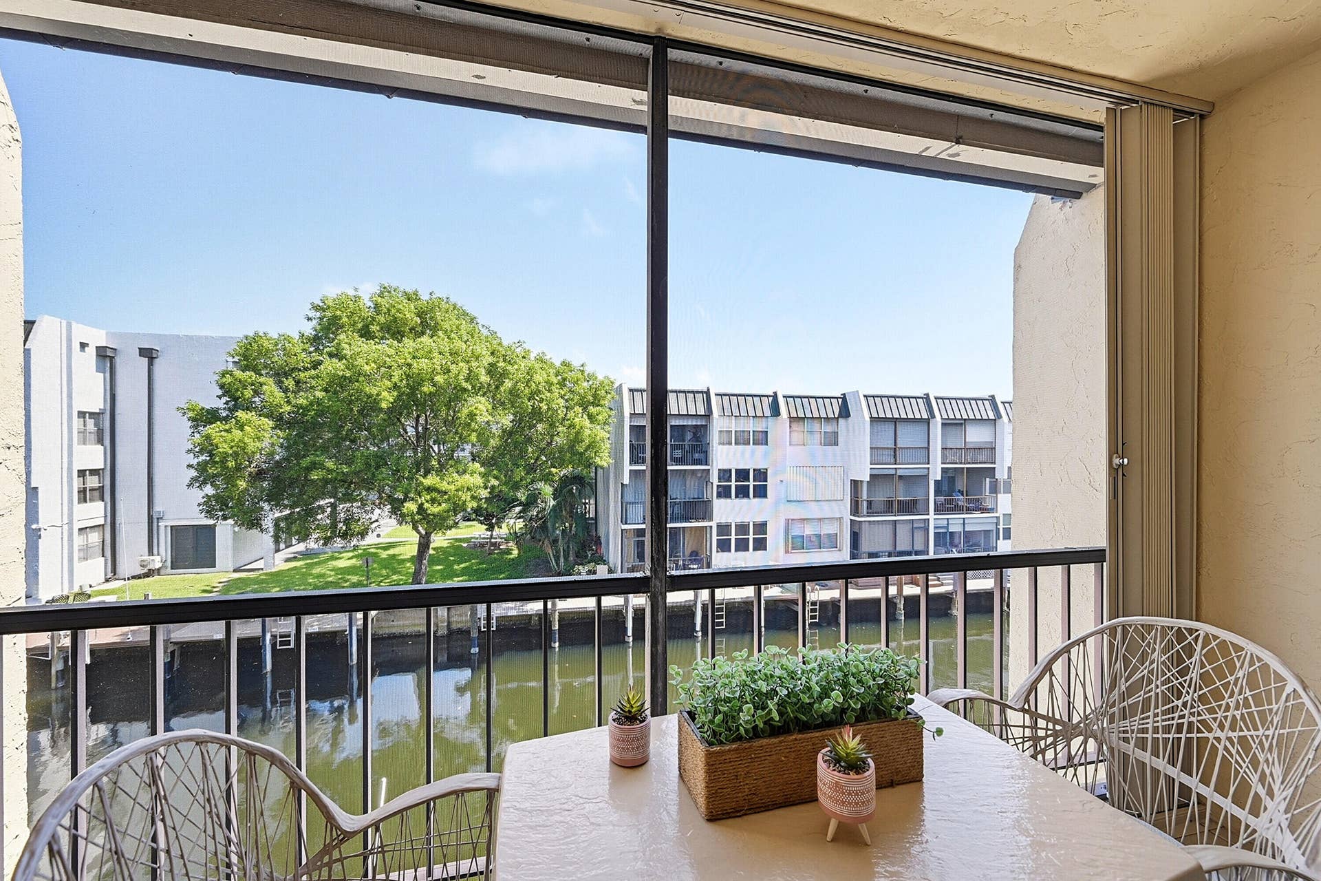 777 S Federal Highway, #H306, Pompano Beach, FL 33062 23_021_stl_1774