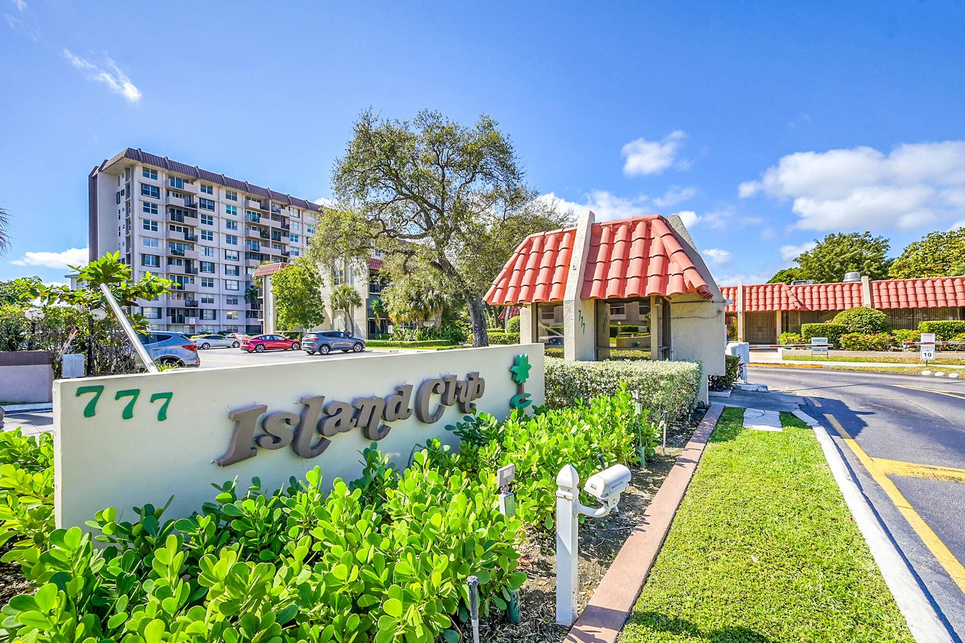 777 S Federal Highway, #H306, Pompano Beach, FL 33062 Community Entrance