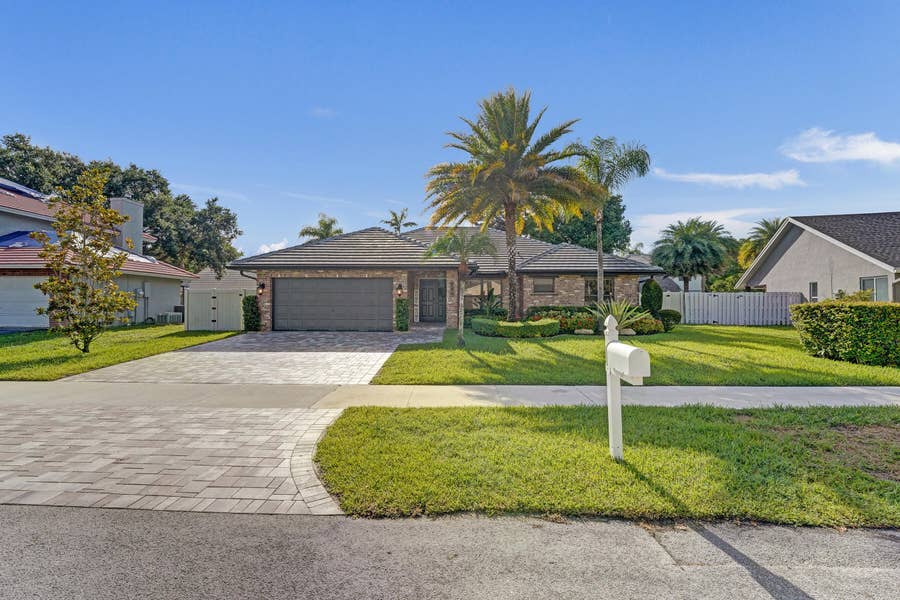 Property photo for 800 Blue Ridge Way, Davie, FL