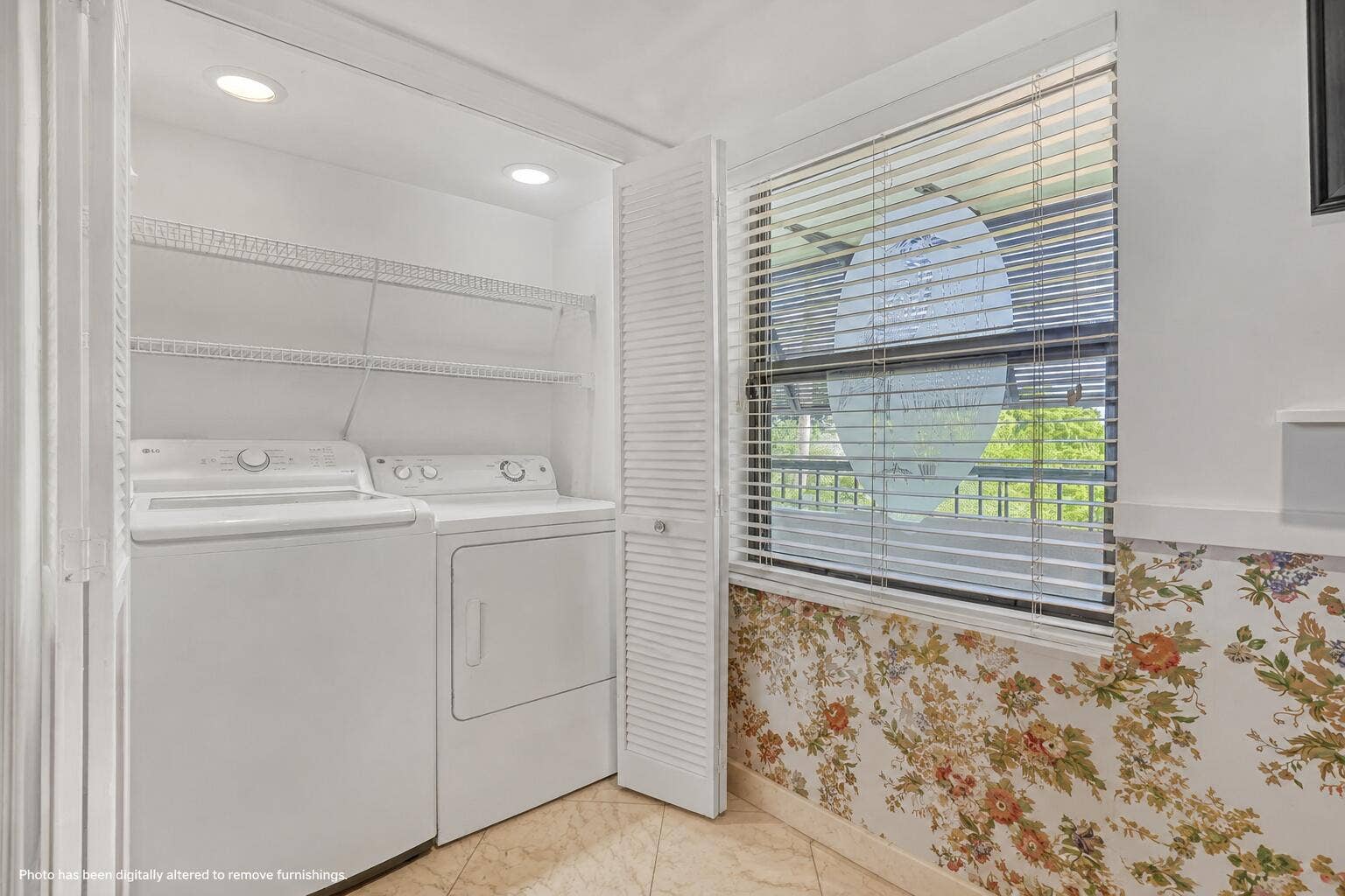 356 Golfview Road, #403, North Palm Beach, FL 33408 Laundry convenience inside the home