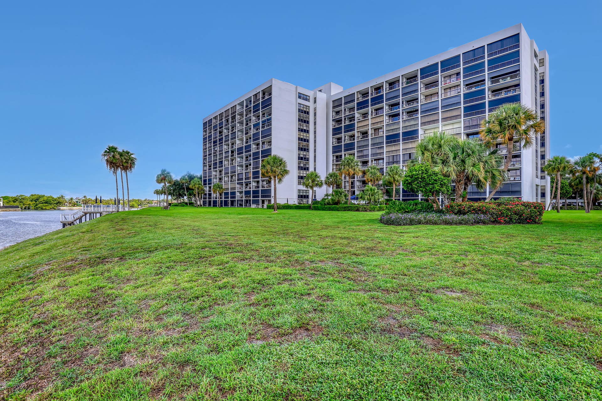 356 Golfview Road, #403, North Palm Beach, FL 33408 Gated waterfront community