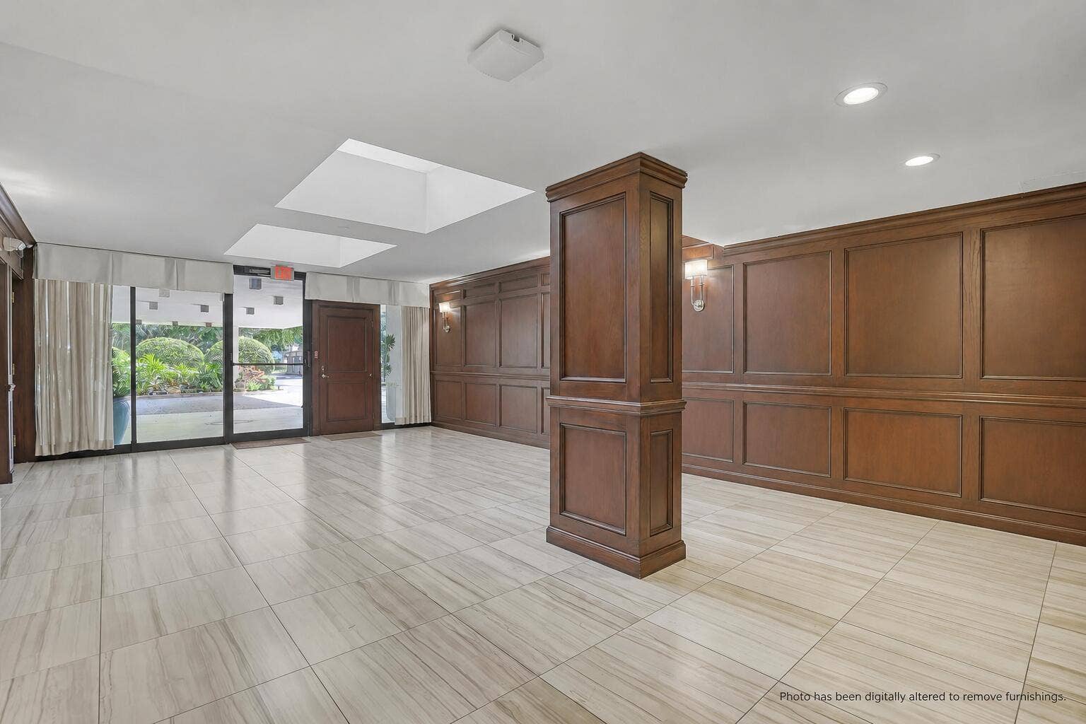356 Golfview Road, #403, North Palm Beach, FL 33408 Beautifully appointed entry