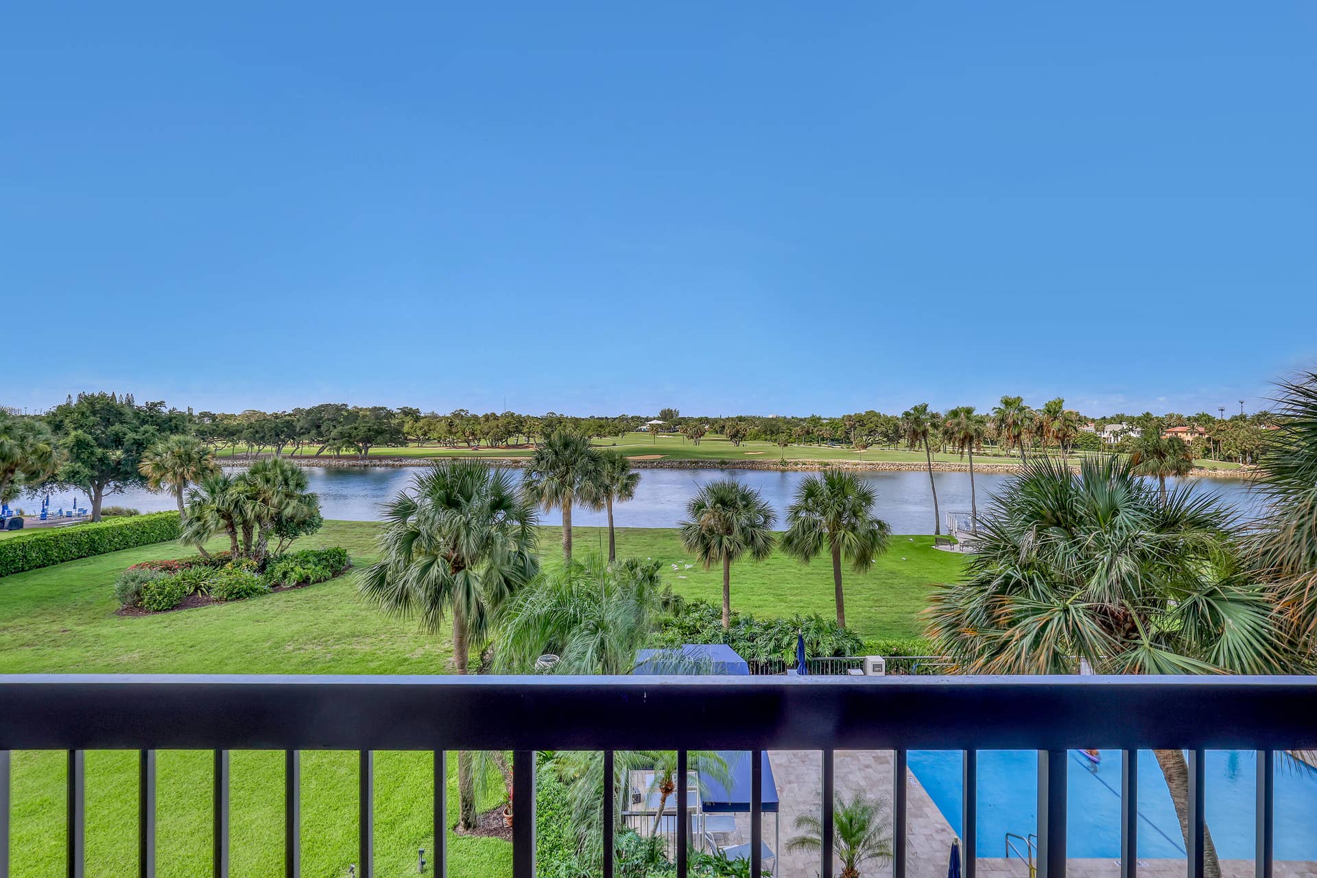 356 Golfview Road, #403, North Palm Beach, FL 33408 Pool, ICW & golf from your lanai