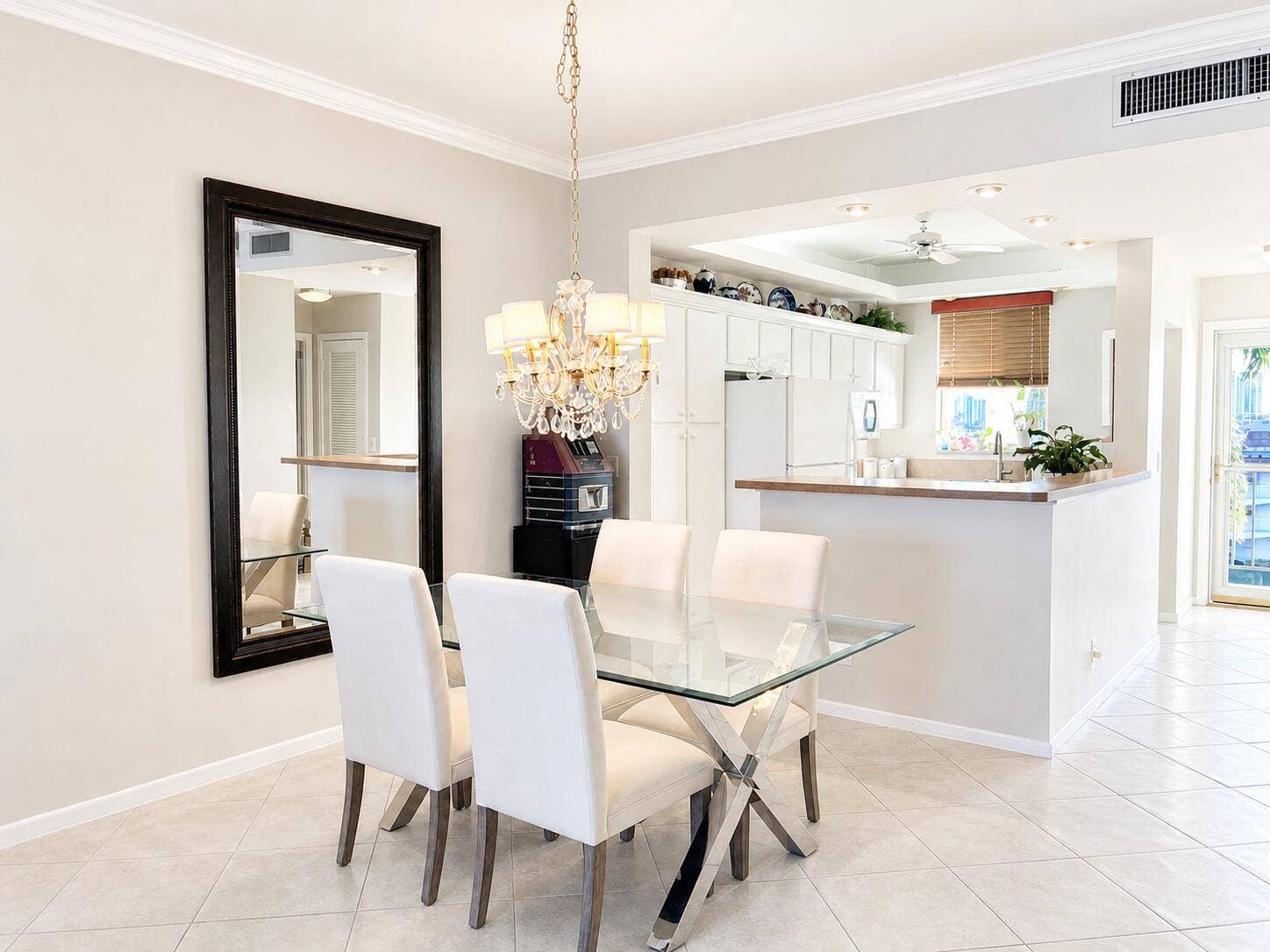 100 Paradise Harbour Boulevard, #506, North Palm Beach, FL 33408 Dining