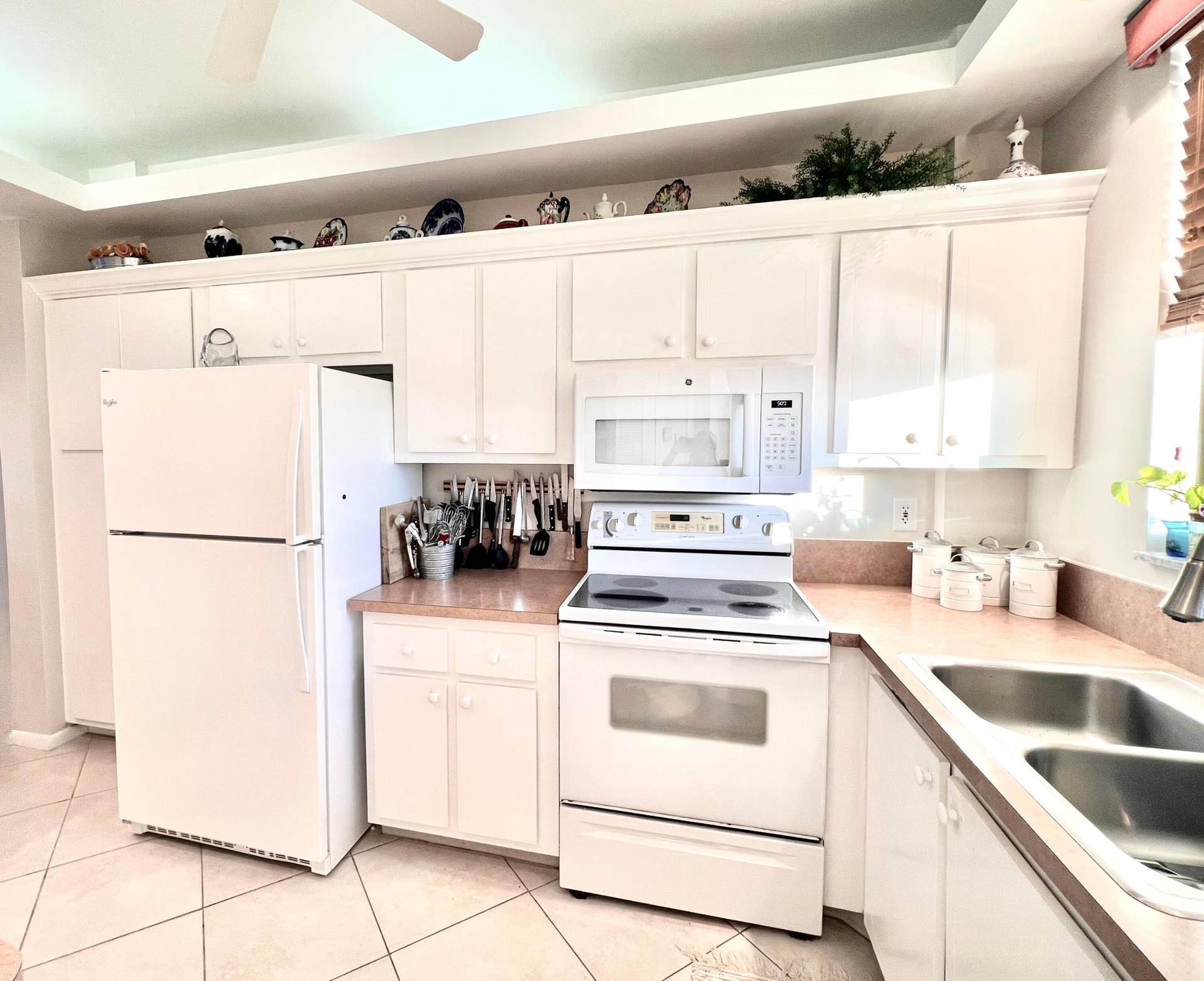 100 Paradise Harbour Boulevard, #506, North Palm Beach, FL 33408 Kitchen