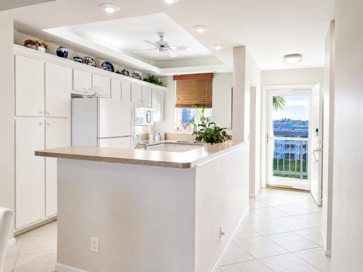 100 Paradise Harbour Boulevard, #506, North Palm Beach, FL 33408 Kitchen