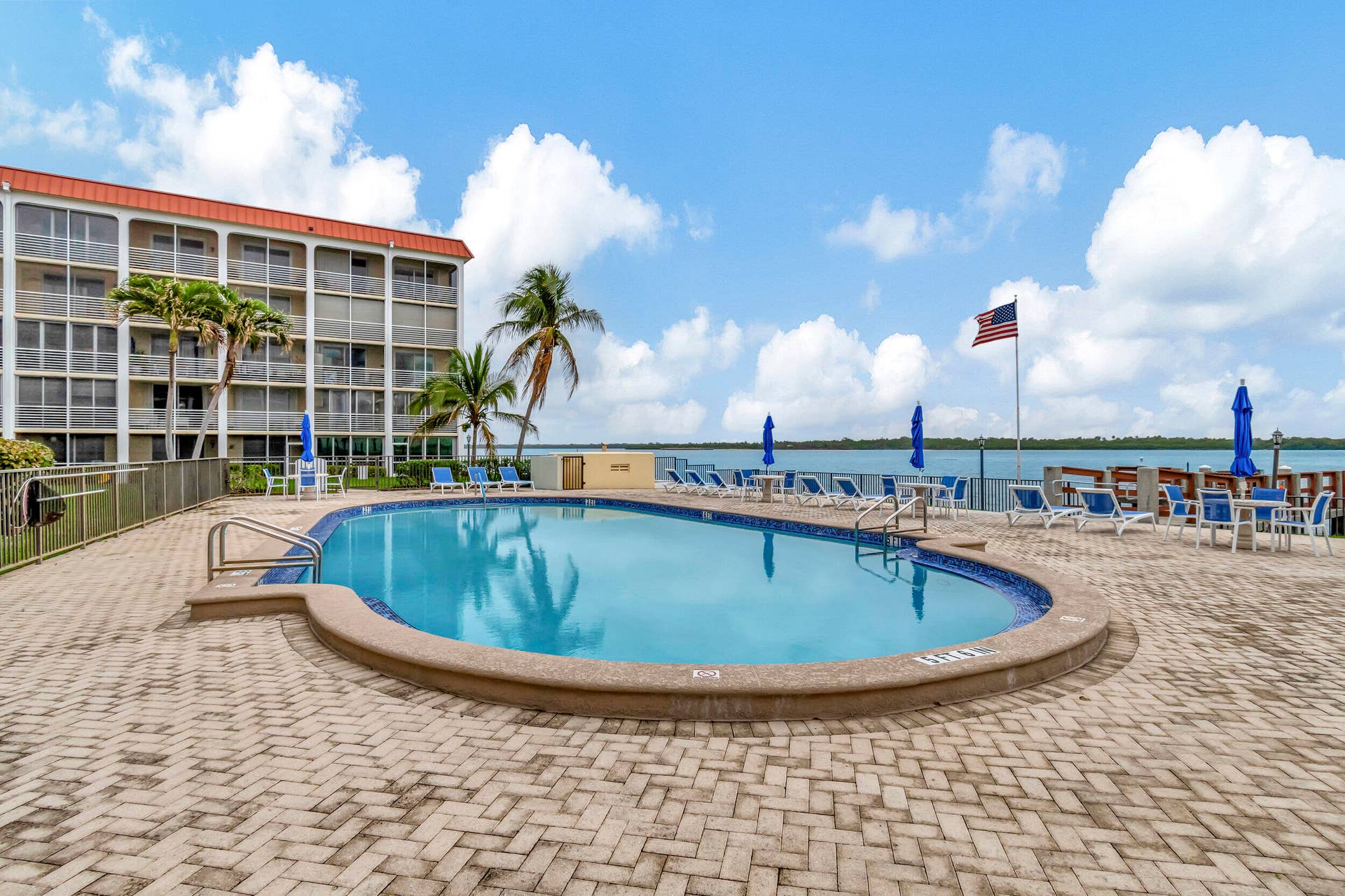 100 Paradise Harbour Boulevard, #506, North Palm Beach, FL 33408 Community Pool