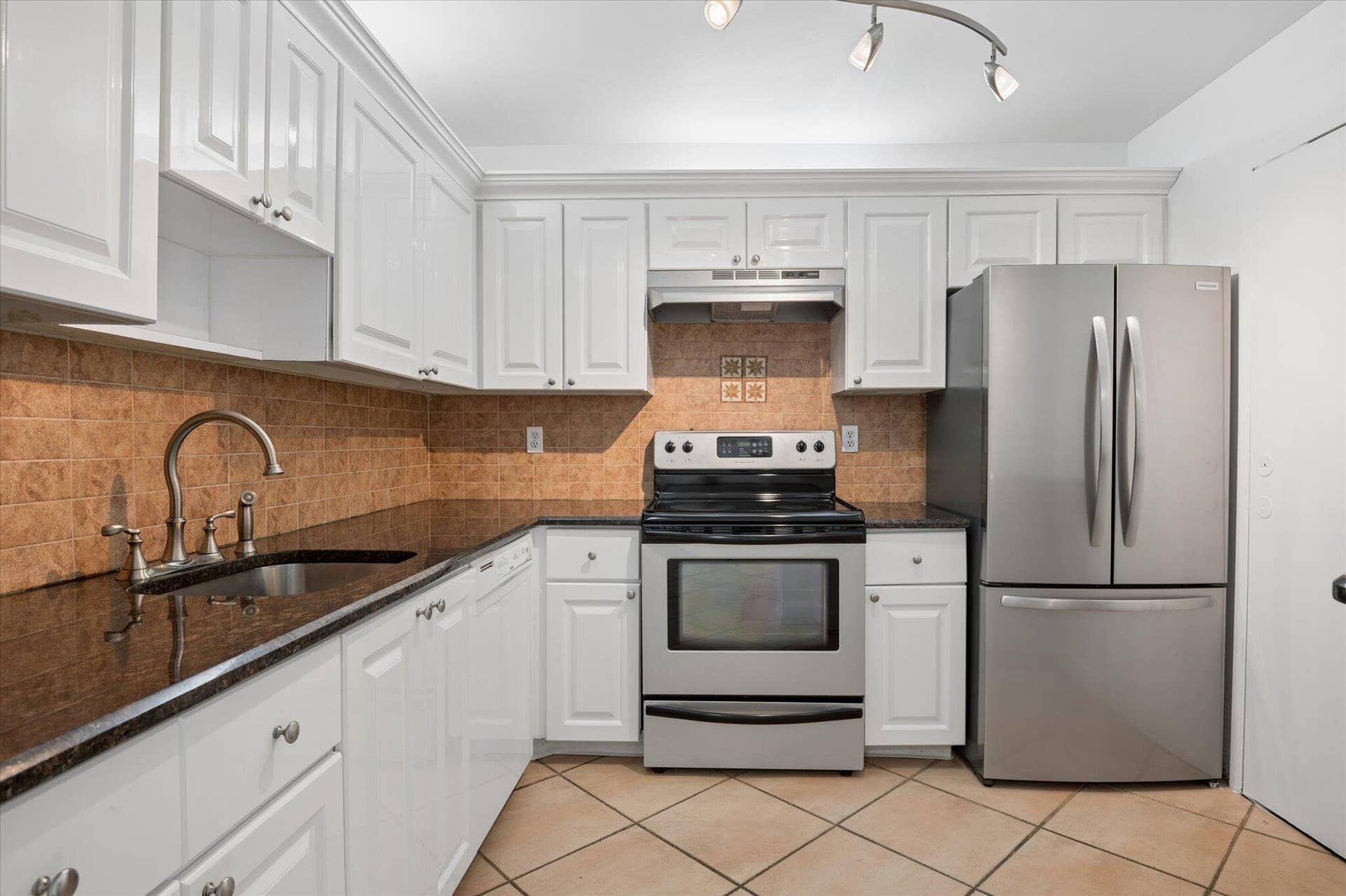 1170 N Federal Highway, #309, Fort Lauderdale, FL 33304 06-Cowan-1170 N Federal Hwy #309-6