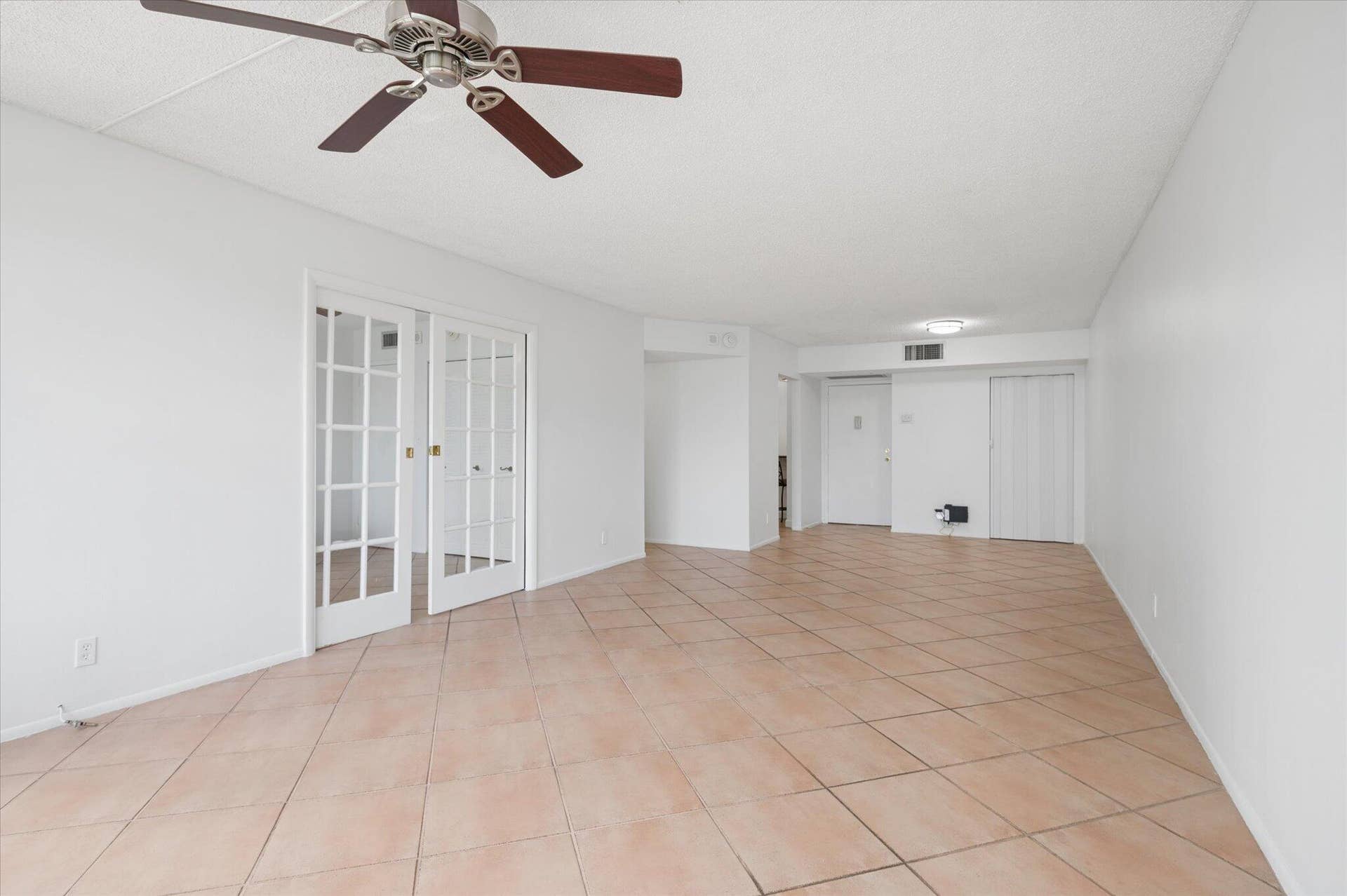 1170 N Federal Highway, #309, Fort Lauderdale, FL 33304 04-Cowan-1170 N Federal Hwy #309-4