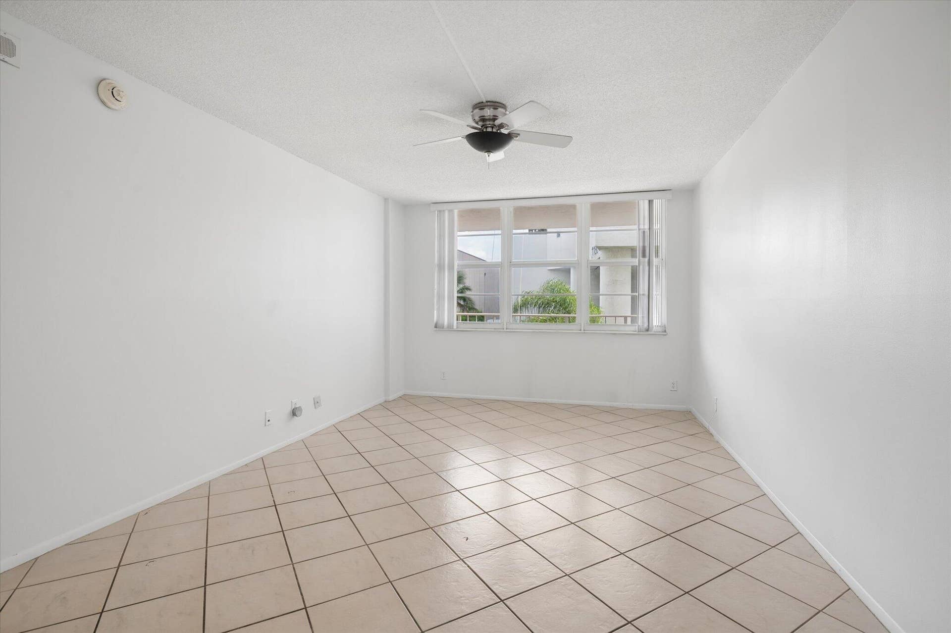 1170 N Federal Highway, #309, Fort Lauderdale, FL 33304 08-Cowan-1170 N Federal Hwy #309-8