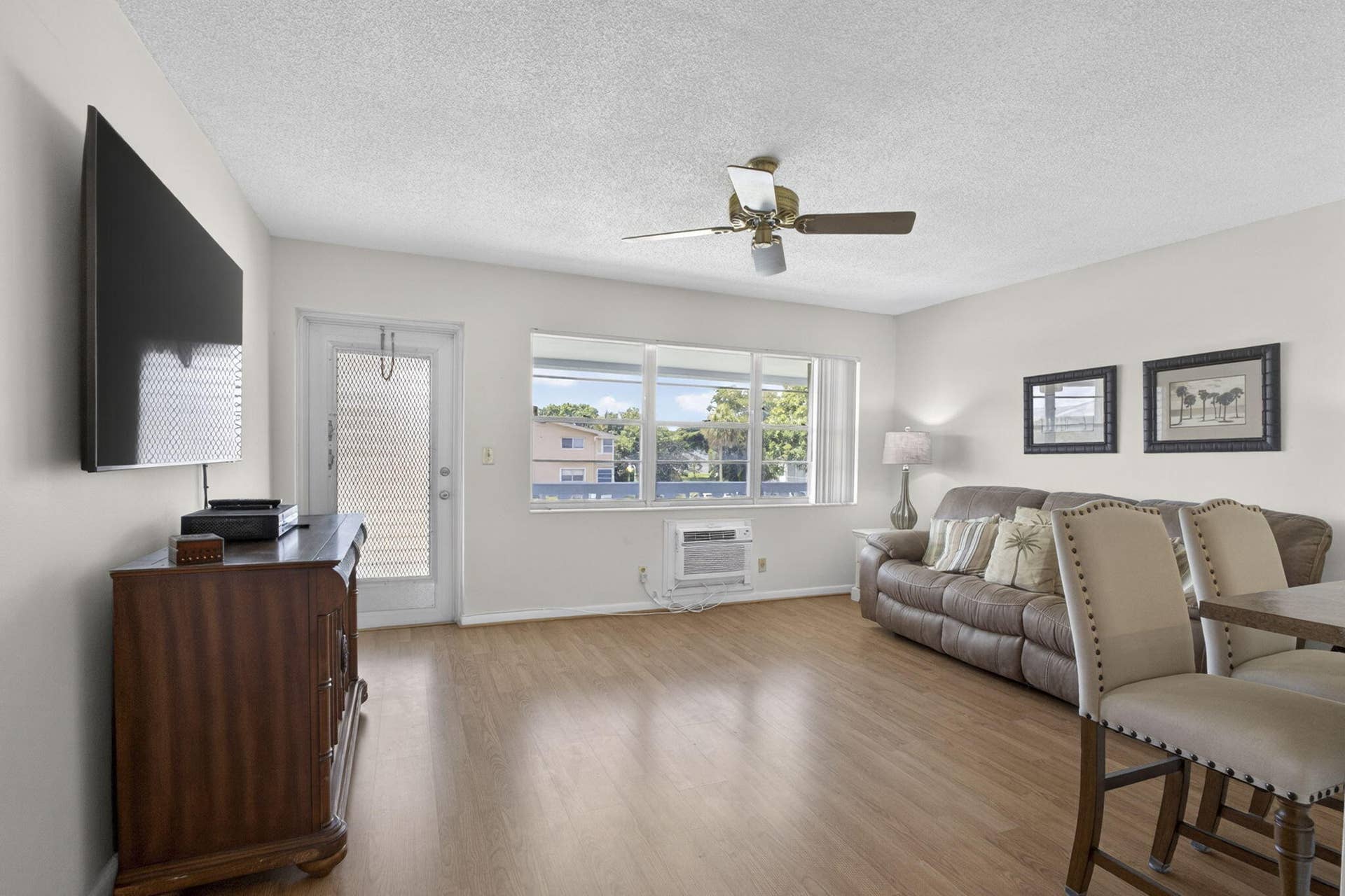 181 Bedford G, West Palm Beach, FL 33417 Flat screen tV included