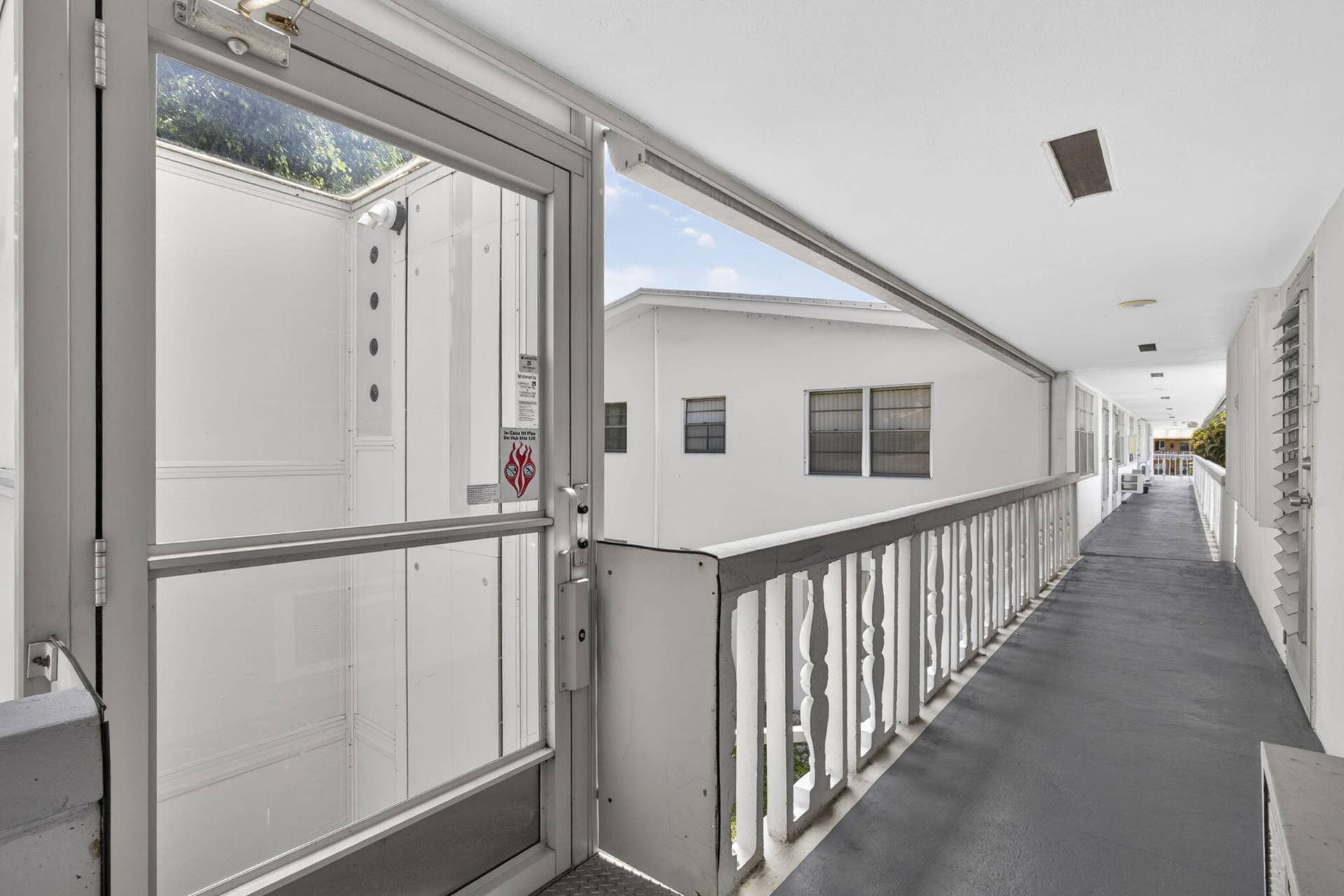 181 Bedford G, West Palm Beach, FL 33417 Convenient elevator