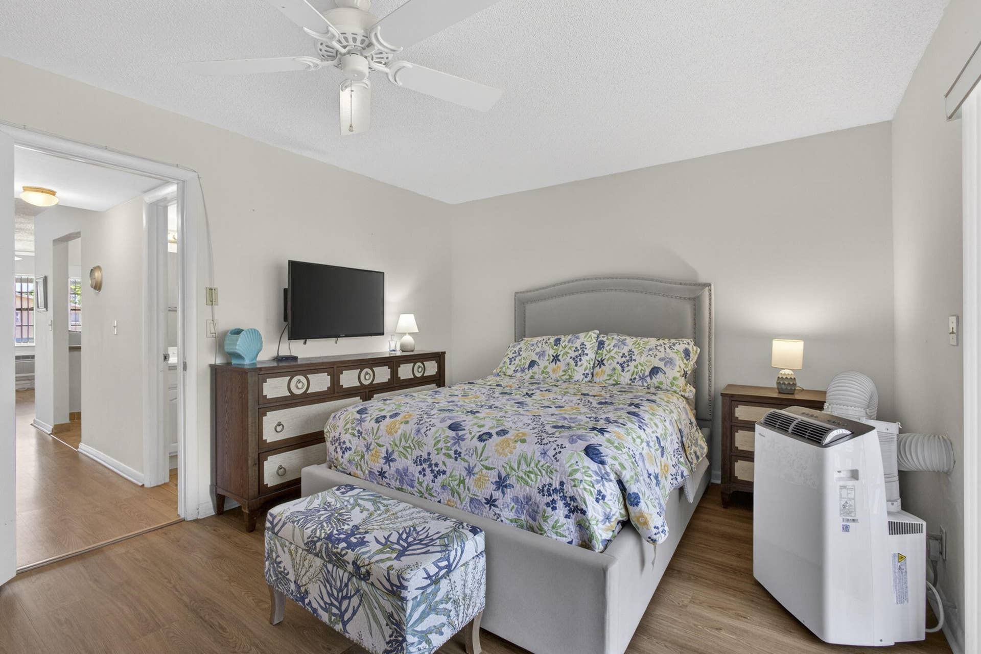 181 Bedford G, West Palm Beach, FL 33417 Newer stylish Stand-up AC unit which has heat for FL cooler months!