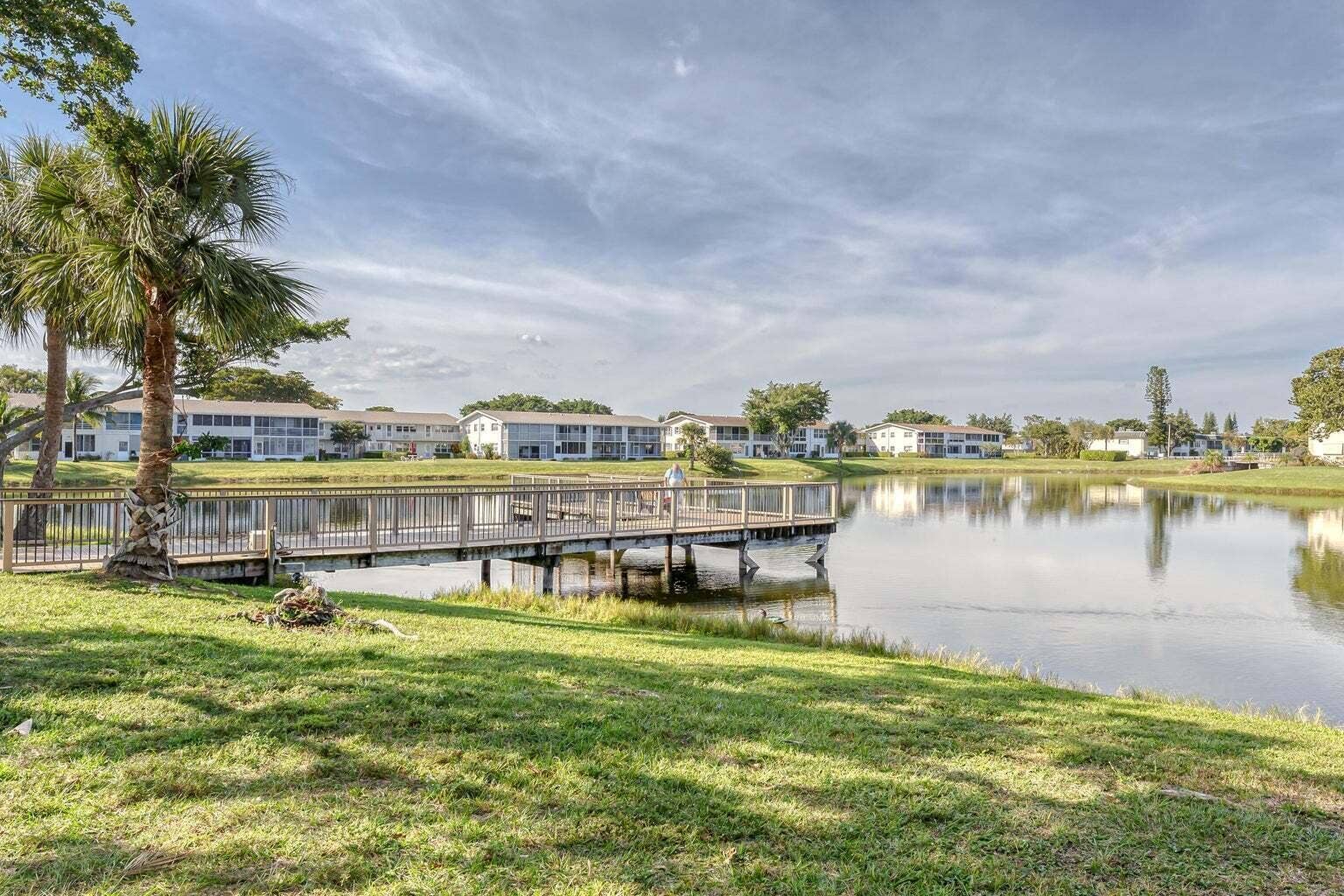181 Bedford G, West Palm Beach, FL 33417 Picnic area with pier