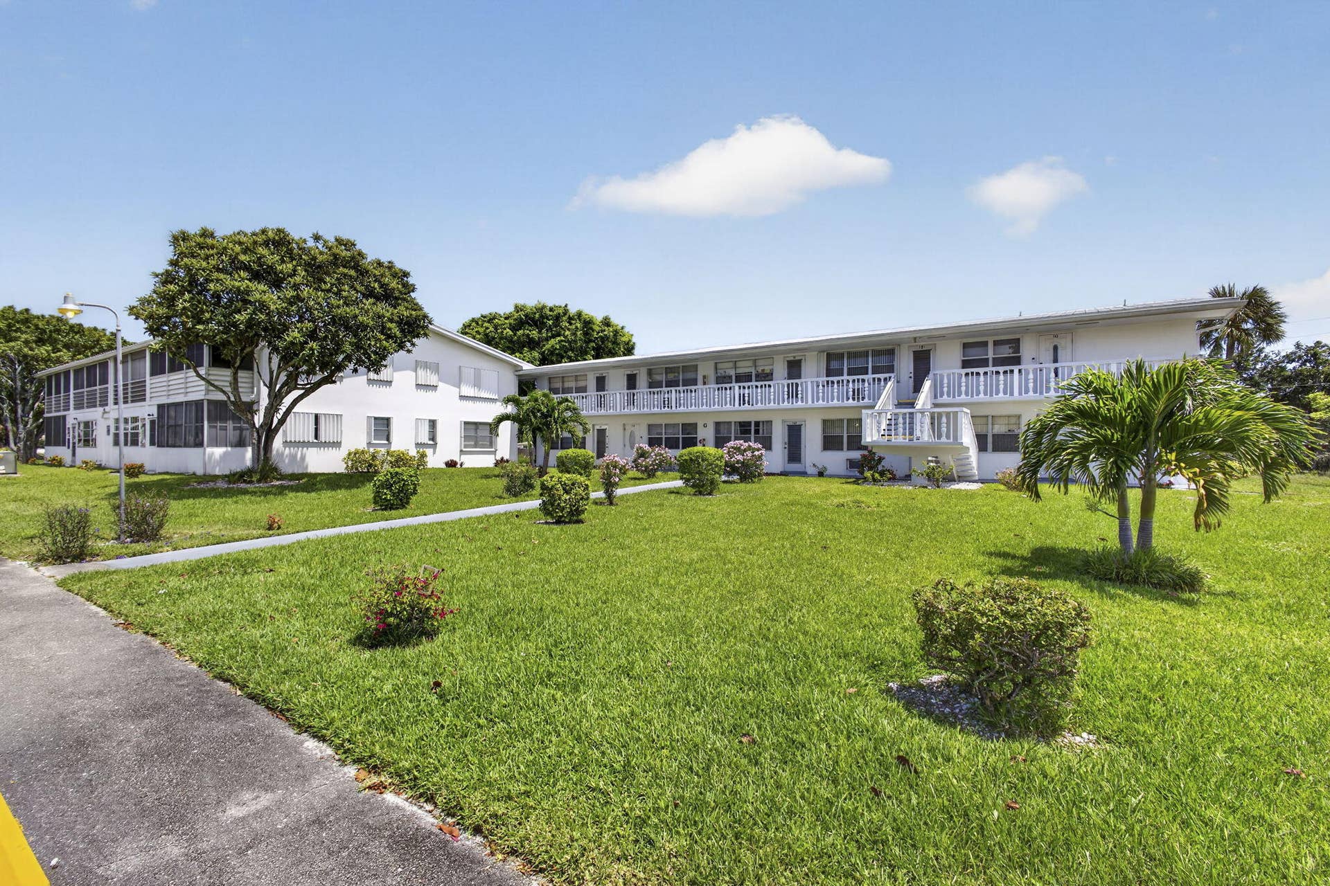 181 Bedford G, West Palm Beach, FL 33417 Well maintained building