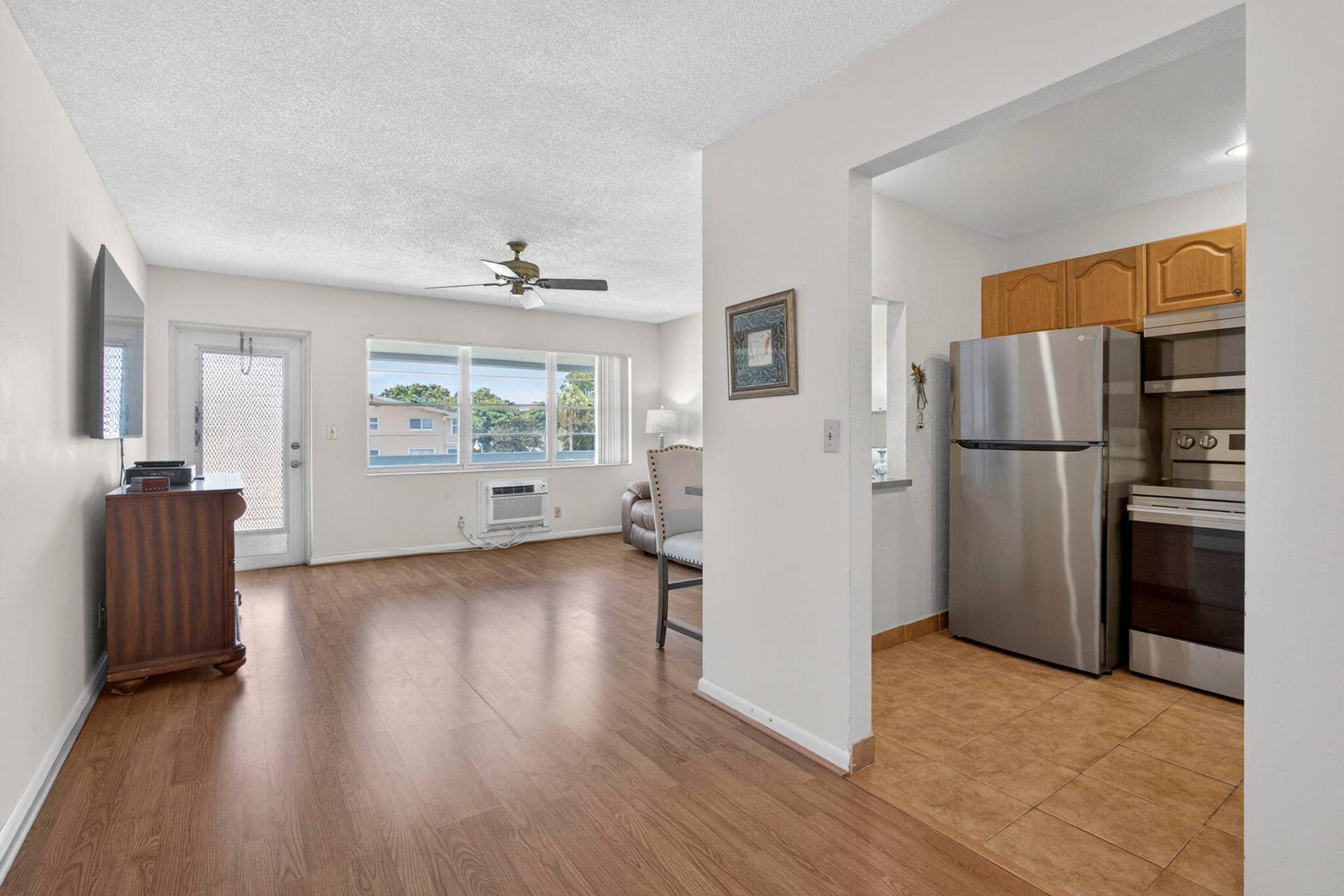181 Bedford G, West Palm Beach, FL 33417 Super Large Space!