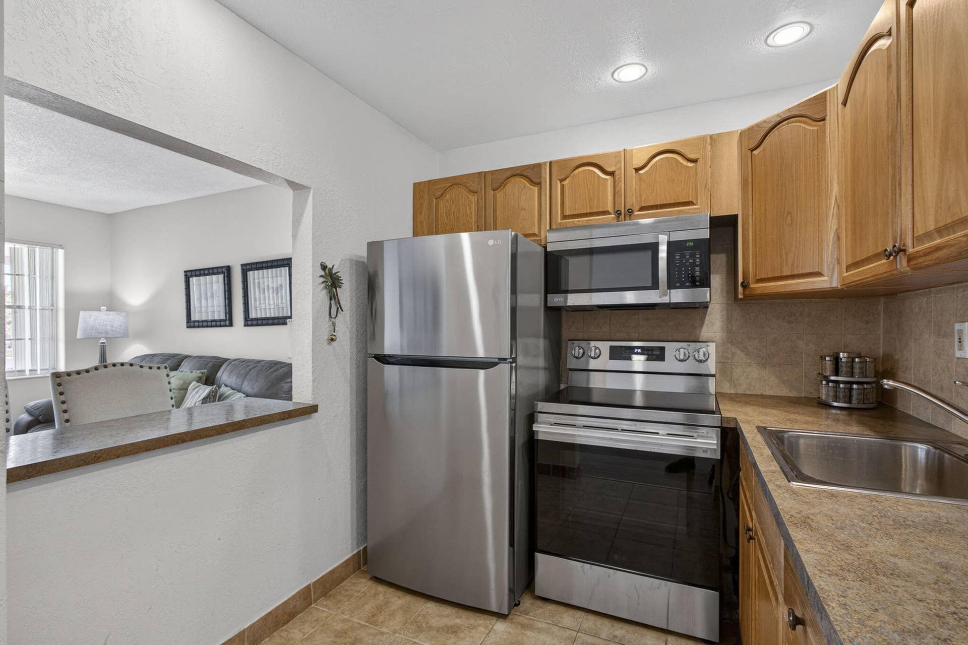 181 Bedford G, West Palm Beach, FL 33417 Opening through kitchen to living area,