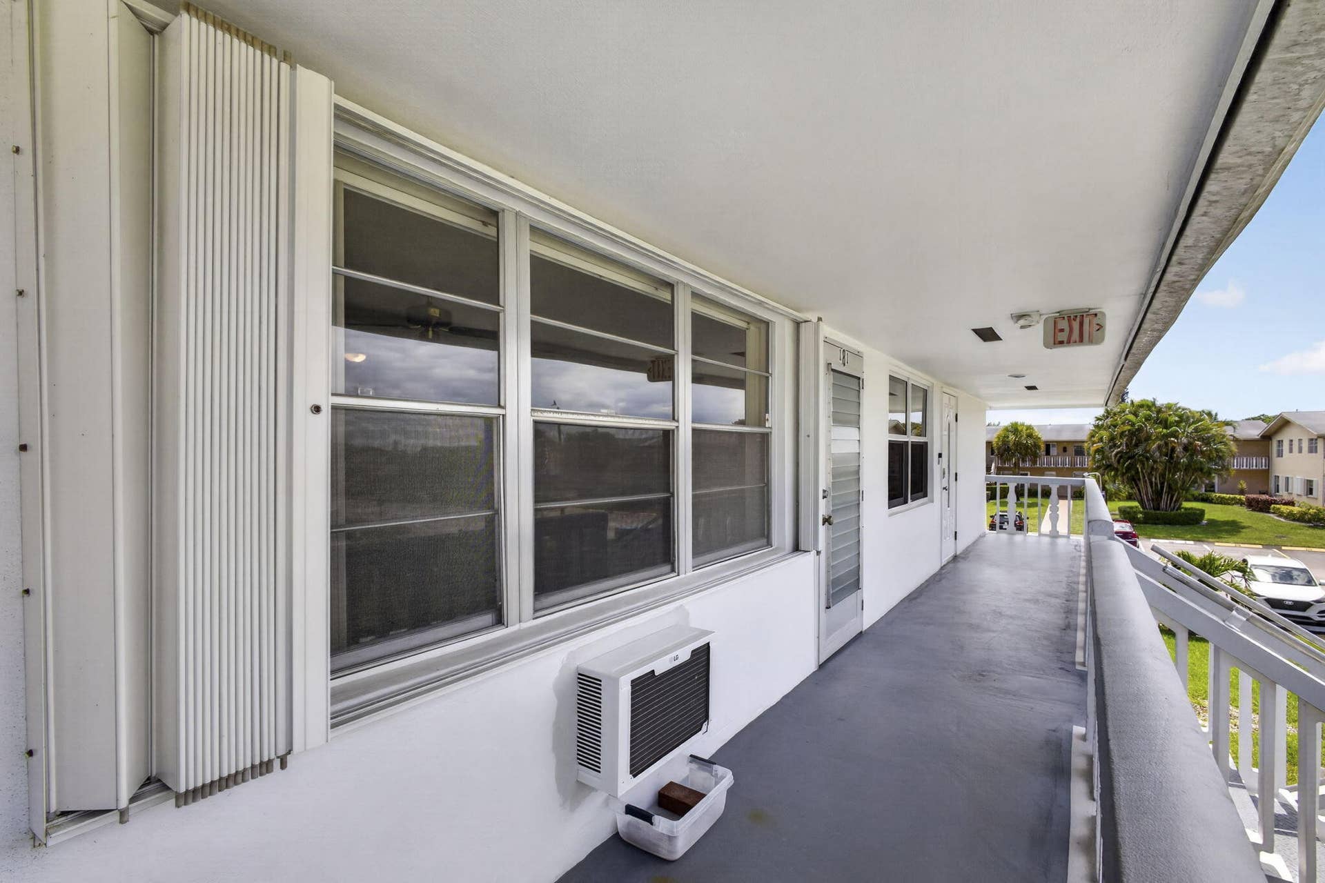 181 Bedford G, West Palm Beach, FL 33417 Storm shutters