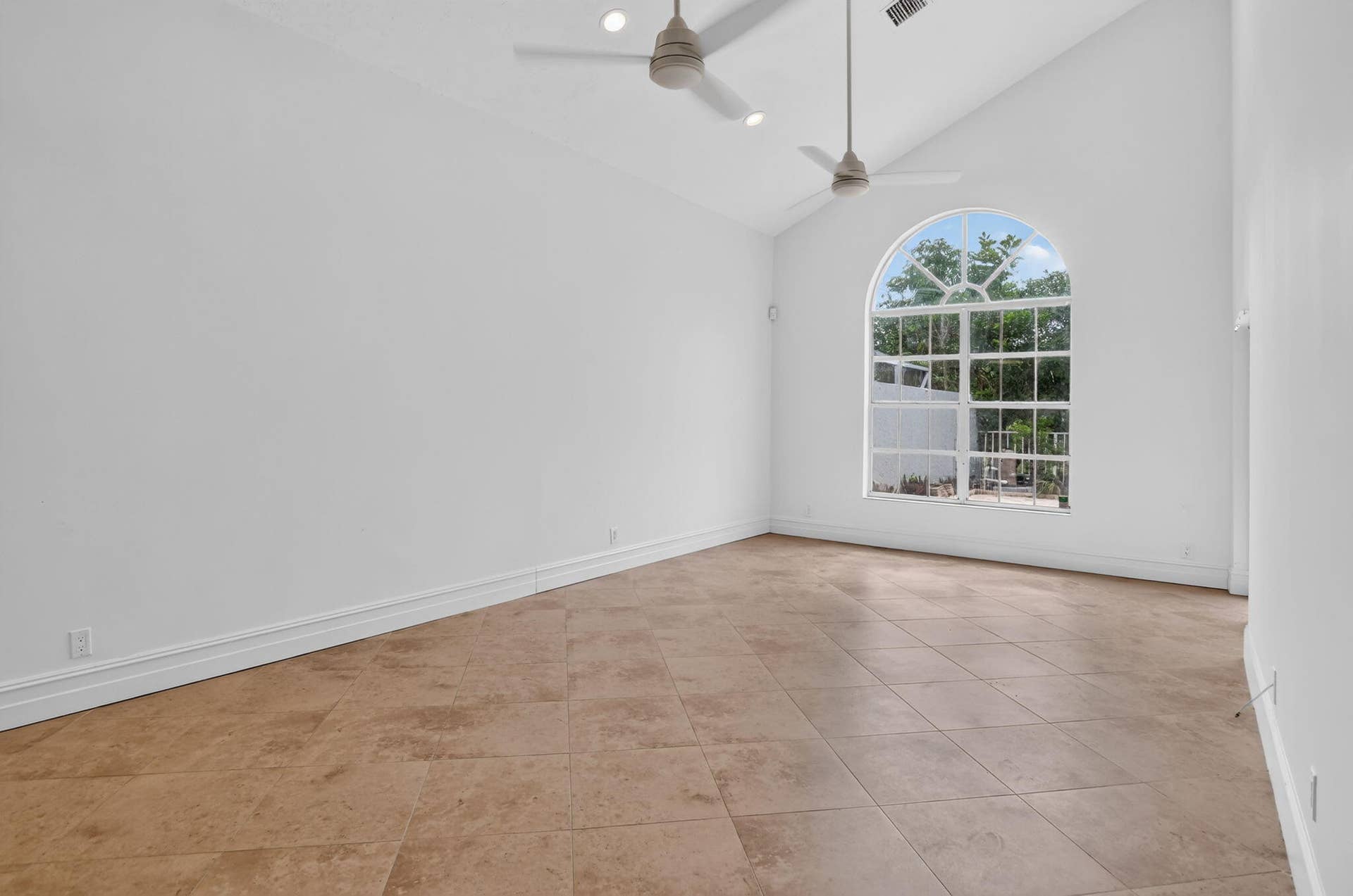 23338 La Vida Way, Boca Raton, FL 33433 Living Room