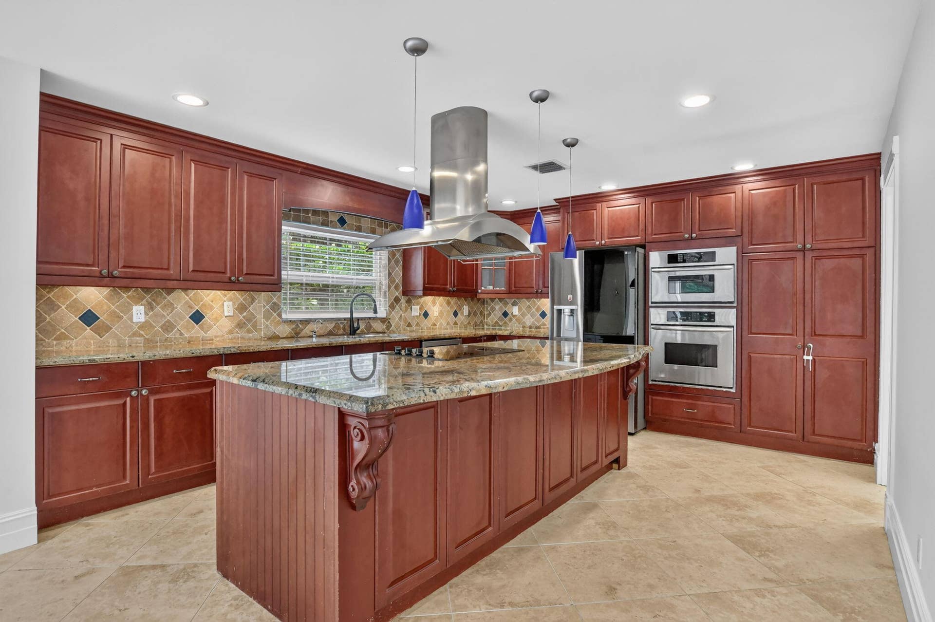 23338 La Vida Way, Boca Raton, FL 33433 Kitchen