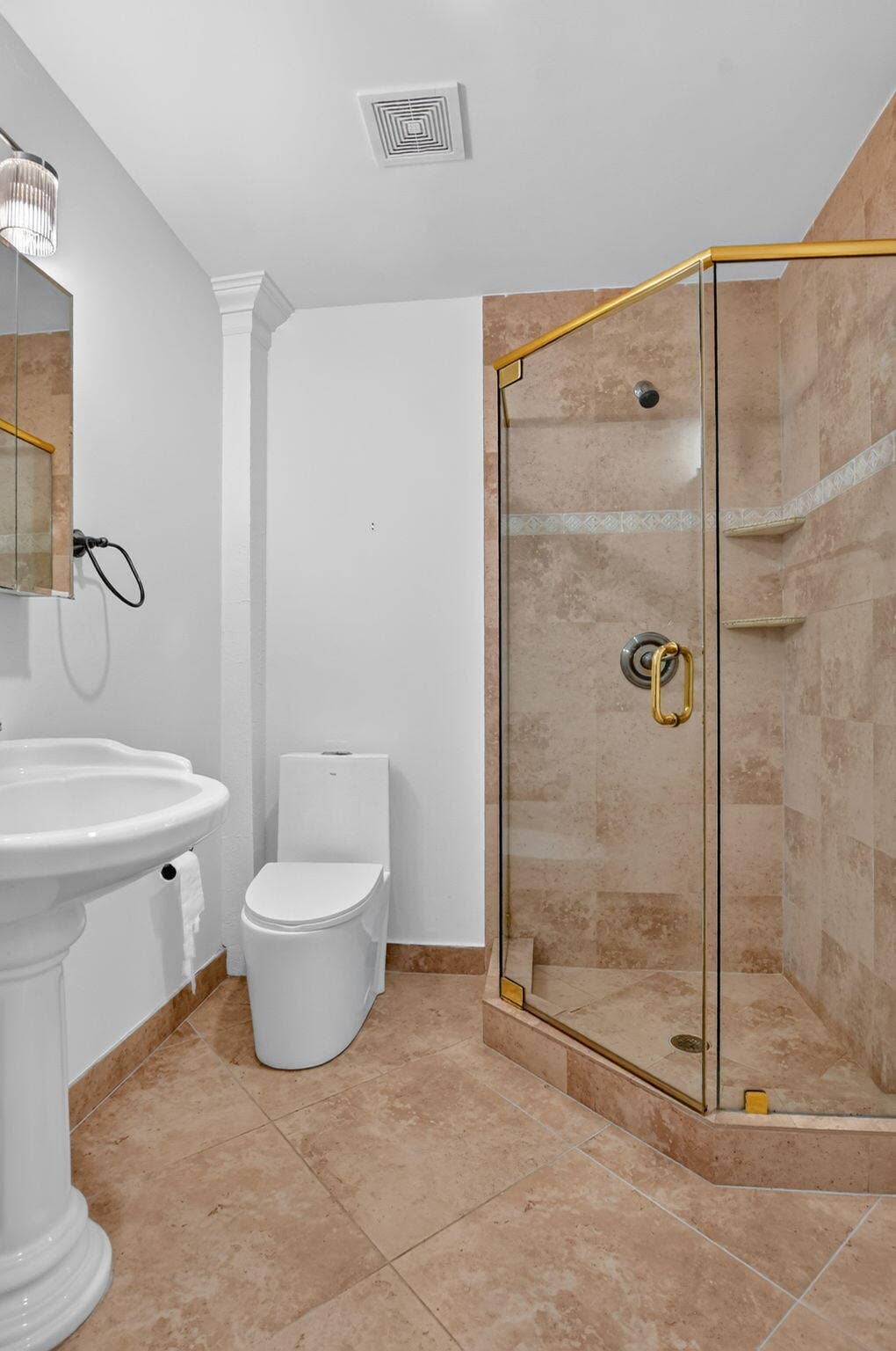 23338 La Vida Way, Boca Raton, FL 33433 Downstairs Bathroom