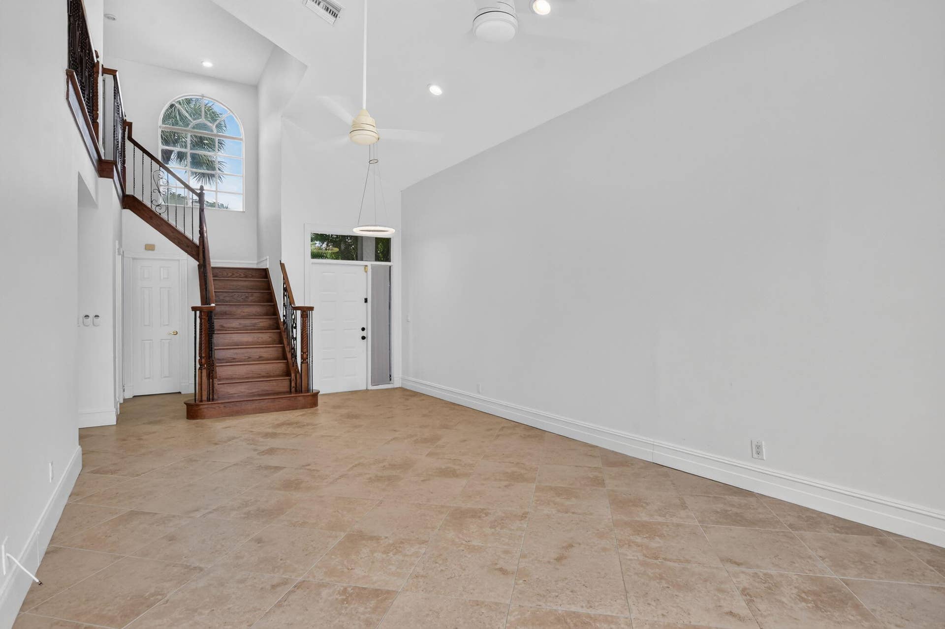 23338 La Vida Way, Boca Raton, FL 33433 Living Room