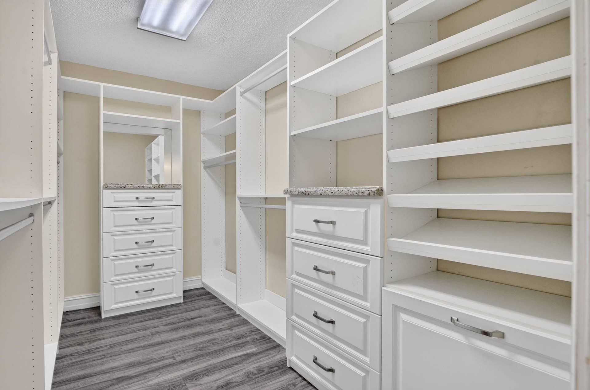 23338 La Vida Way, Boca Raton, FL 33433 Walk-in closet