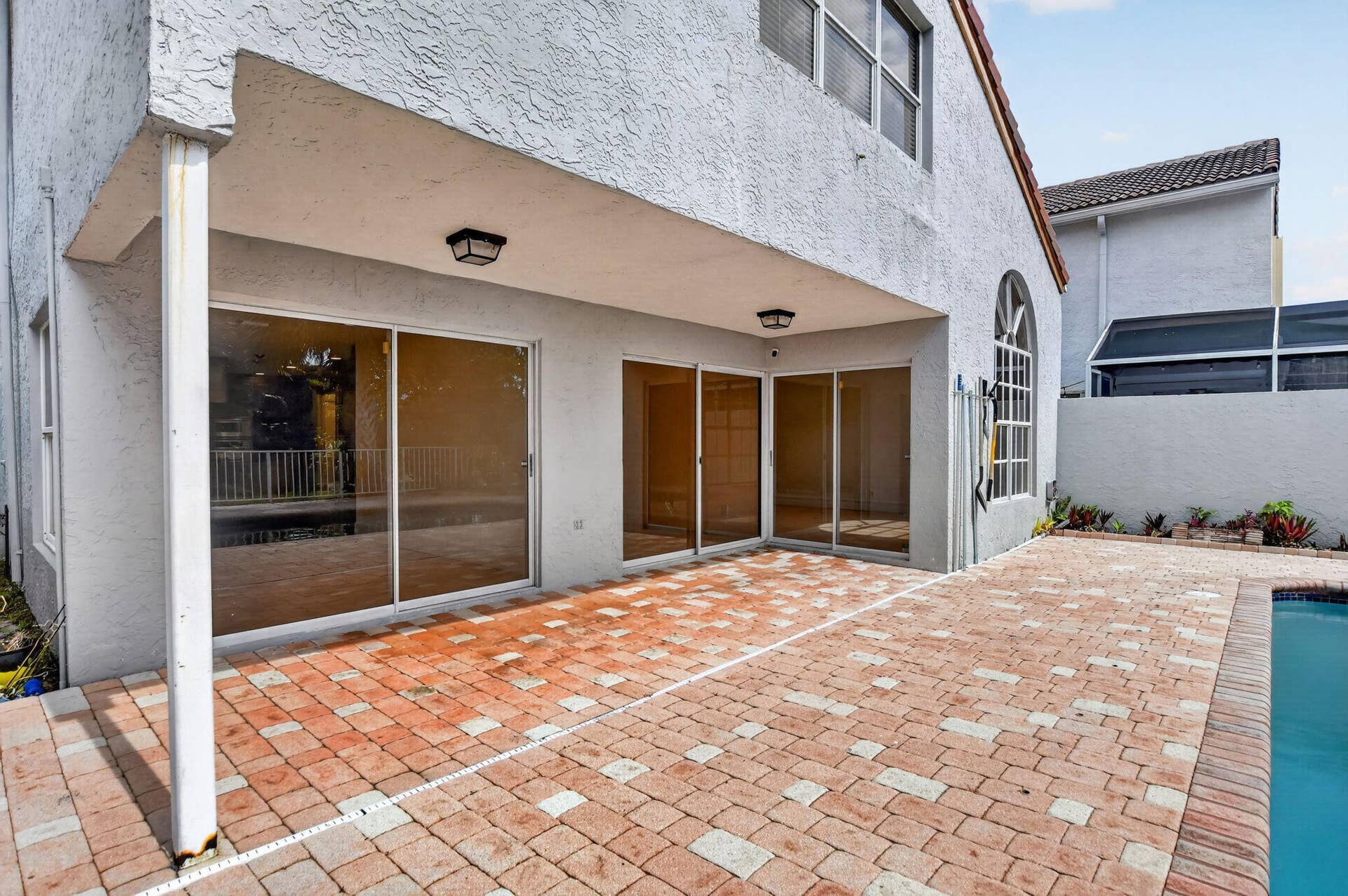 23338 La Vida Way, Boca Raton, FL 33433 Covered porch