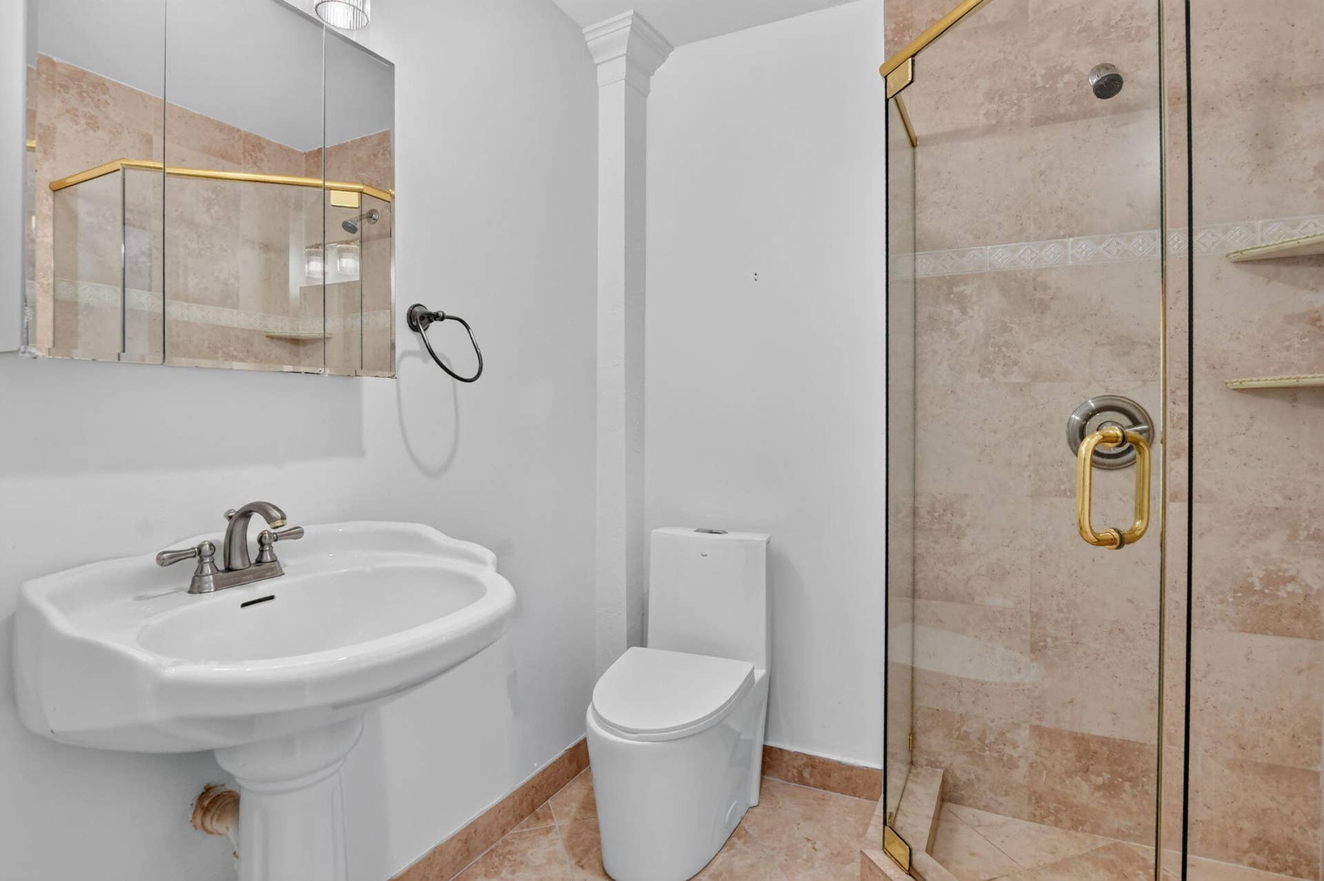 23338 La Vida Way, Boca Raton, FL 33433 Downstairs Bathroom