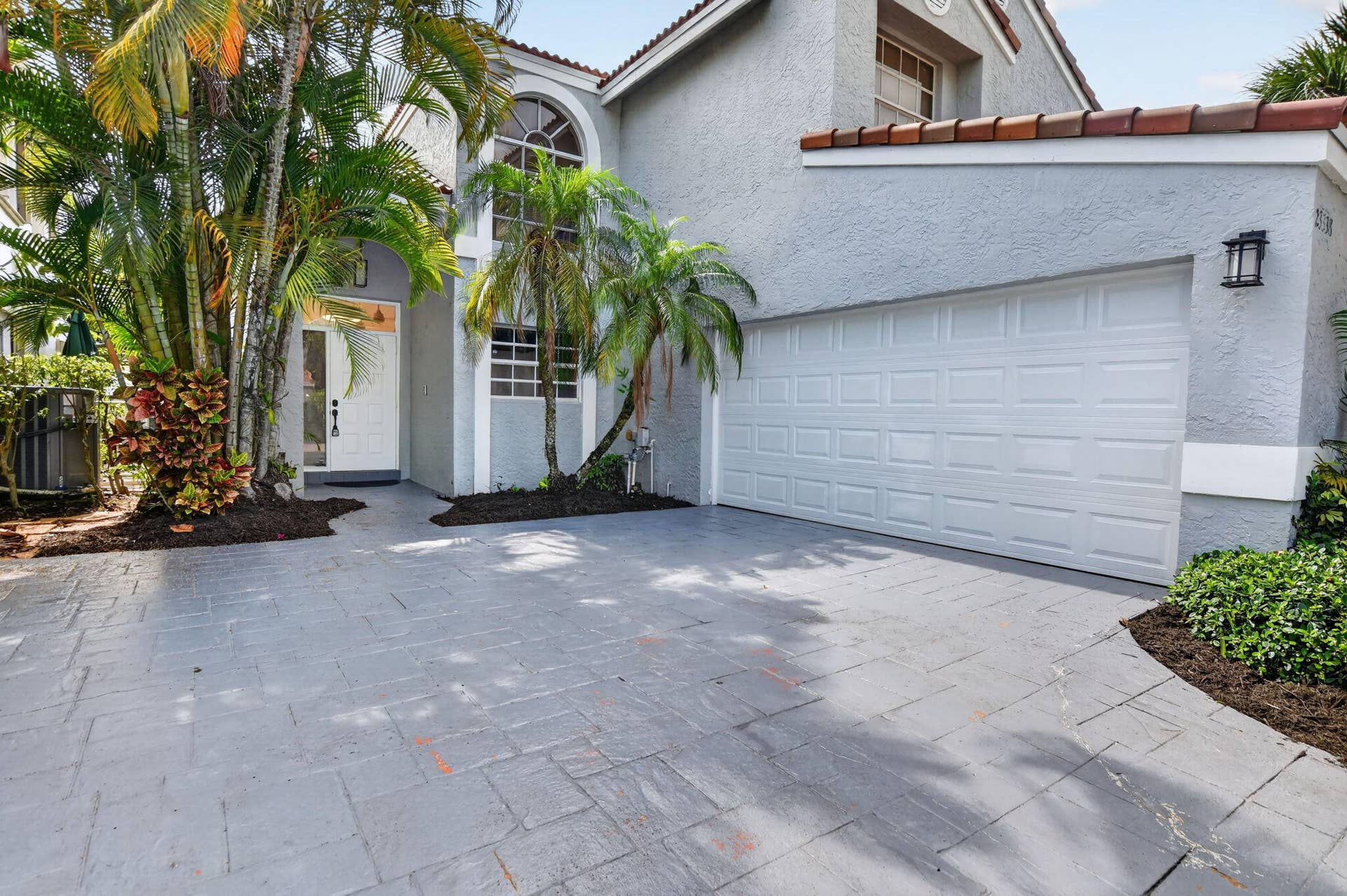 23338 La Vida Way, Boca Raton, FL 33433 Garage