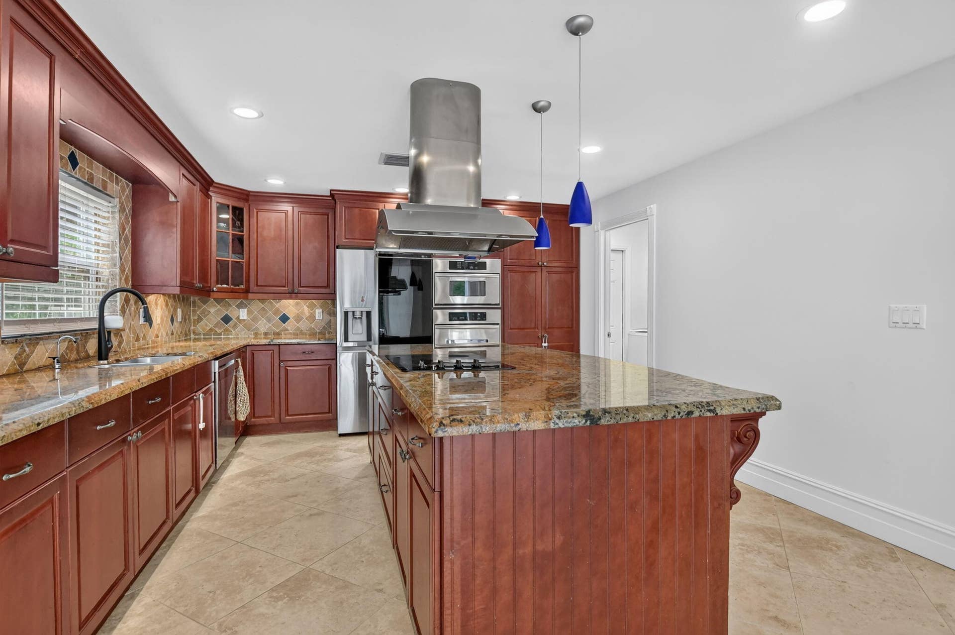 23338 La Vida Way, Boca Raton, FL 33433 Kitchen