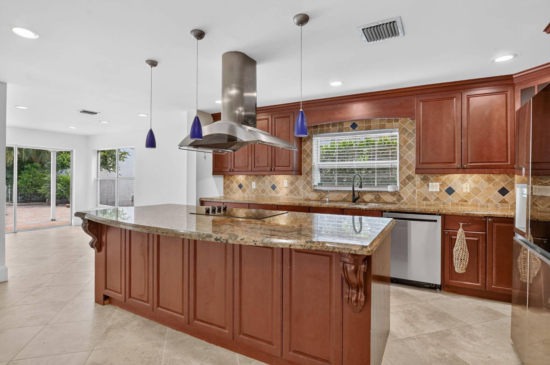 23338 La Vida Way, Boca Raton, FL 33433 Kitchen