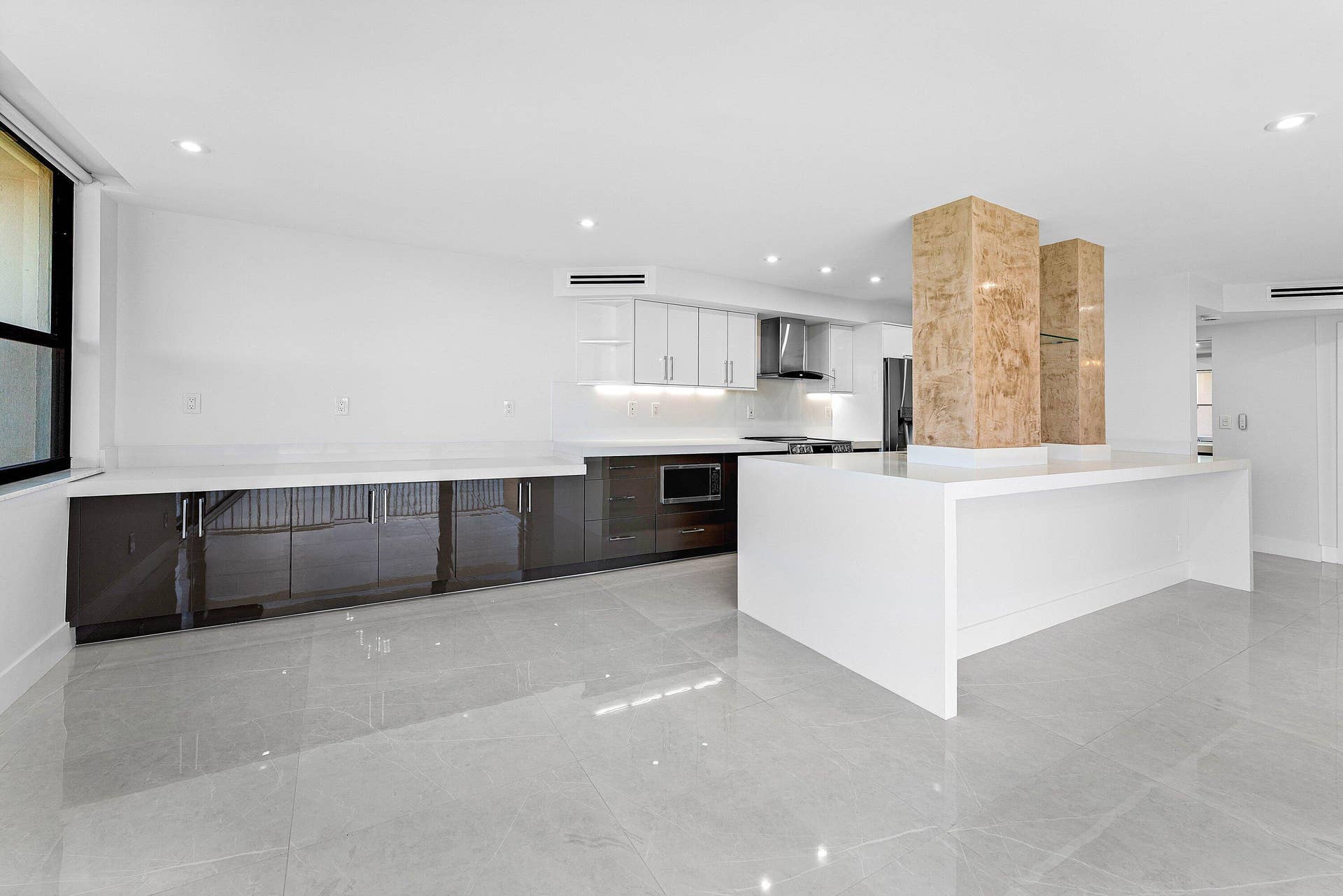 5480 N Ocean Drive, #B1c, Singer Island, Singer Island, FL 33404 Extended Kitchen