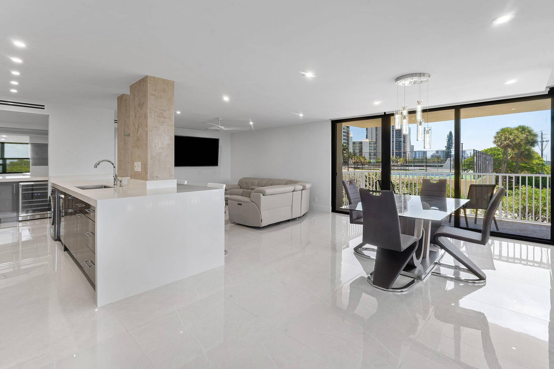 5480 N Ocean Drive, #B1c, Singer Island, Singer Island, FL 33404 Dining & Family Room