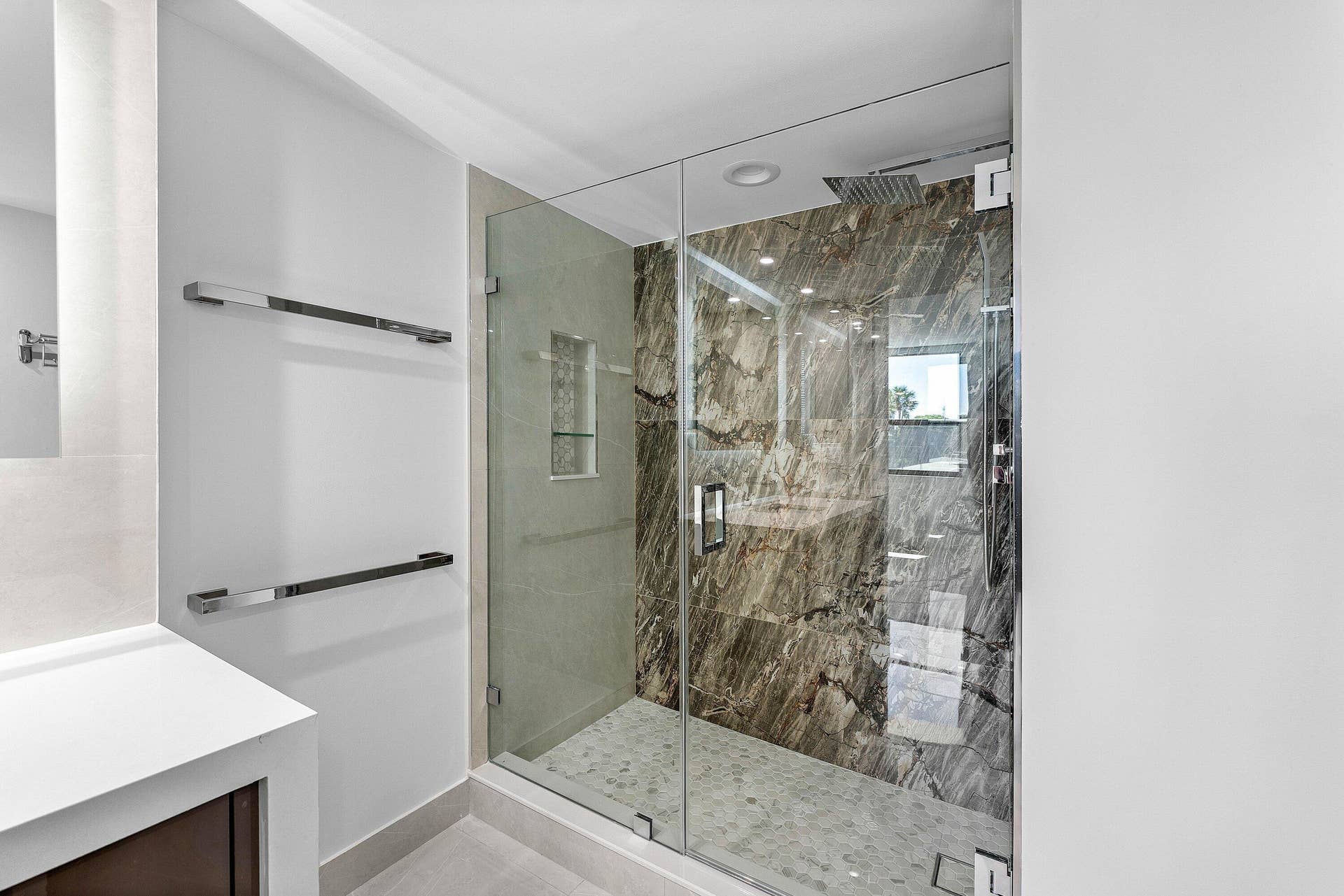 5480 N Ocean Drive, #B1c, Singer Island, Singer Island, FL 33404 Rain & Handheld Shower Heads