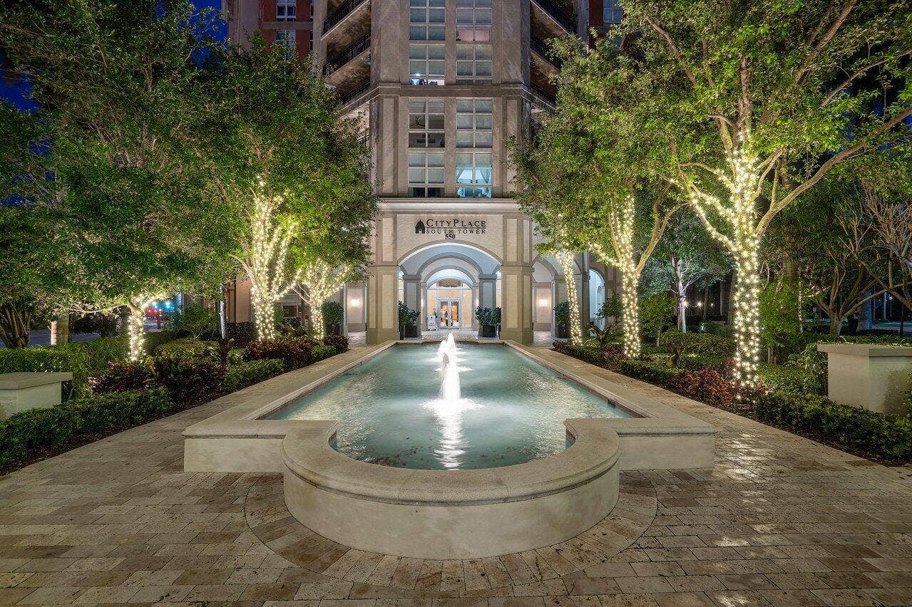 550 Okeechobee Boulevard, #Lph-23, West Palm Beach, FL 33401 A Warm Welcome Home