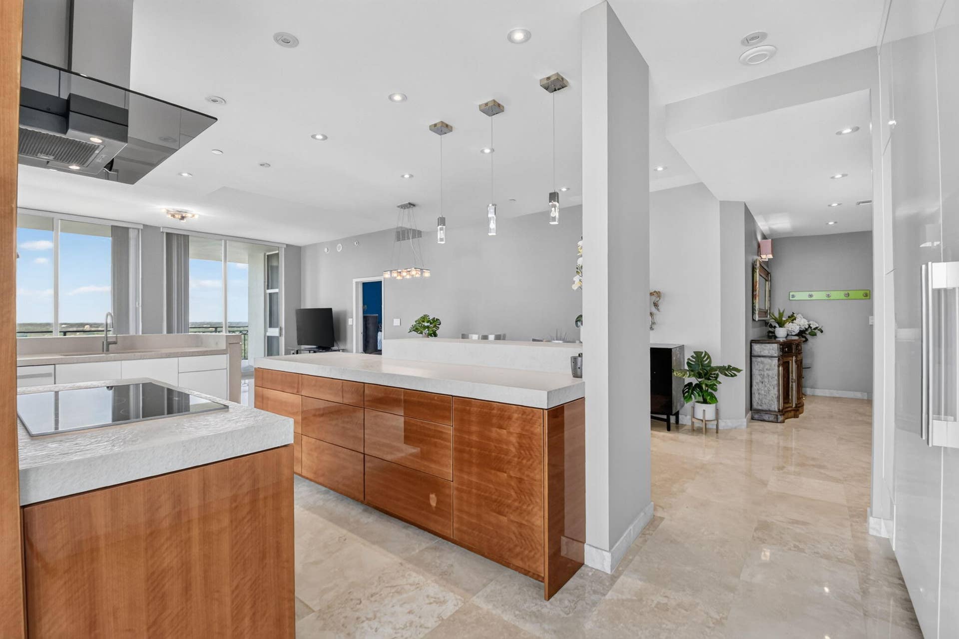 550 Okeechobee Boulevard, #Lph-23, West Palm Beach, FL 33401 021