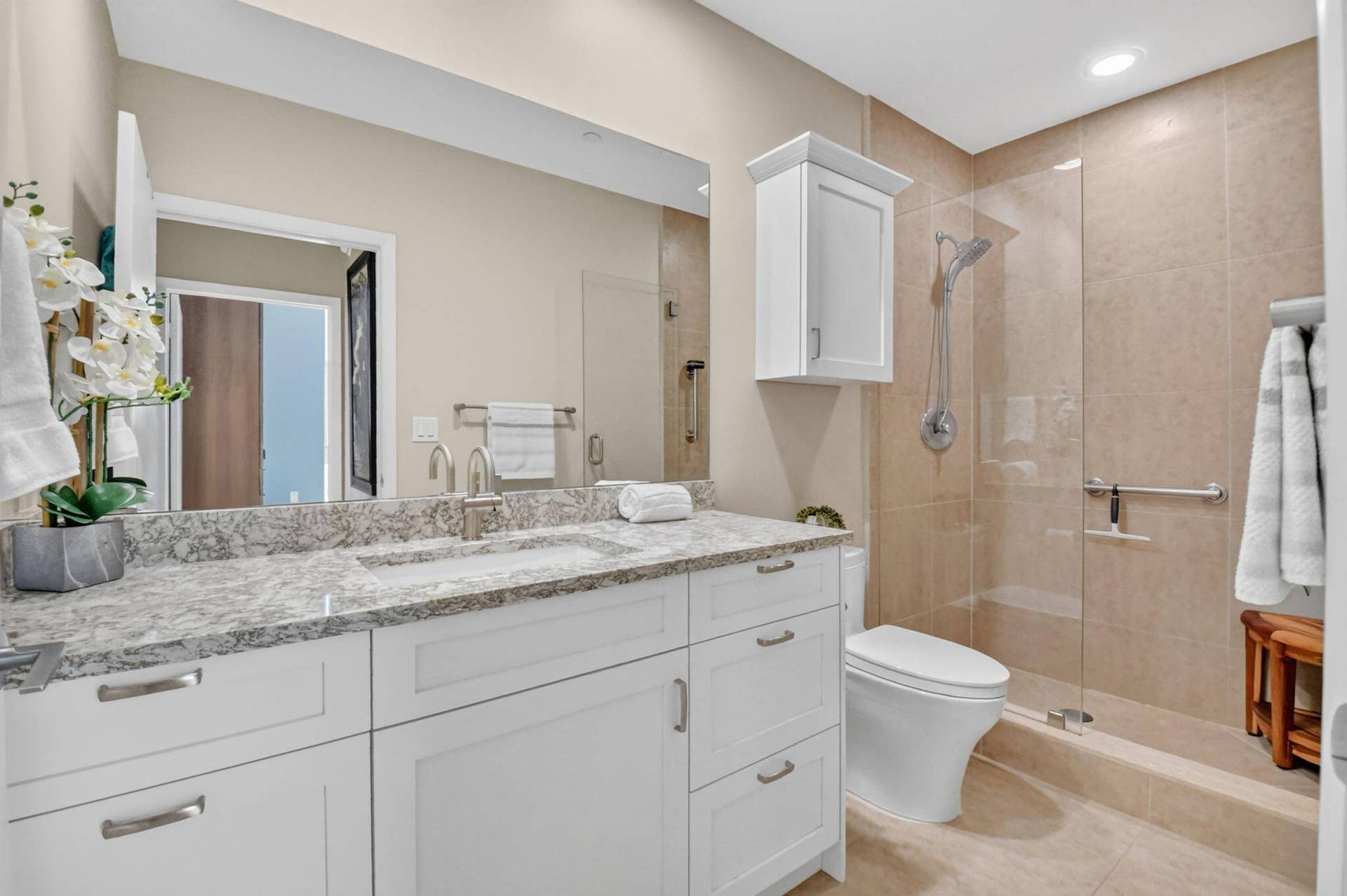 550 Okeechobee Boulevard, #Lph-23, West Palm Beach, FL 33401 042
