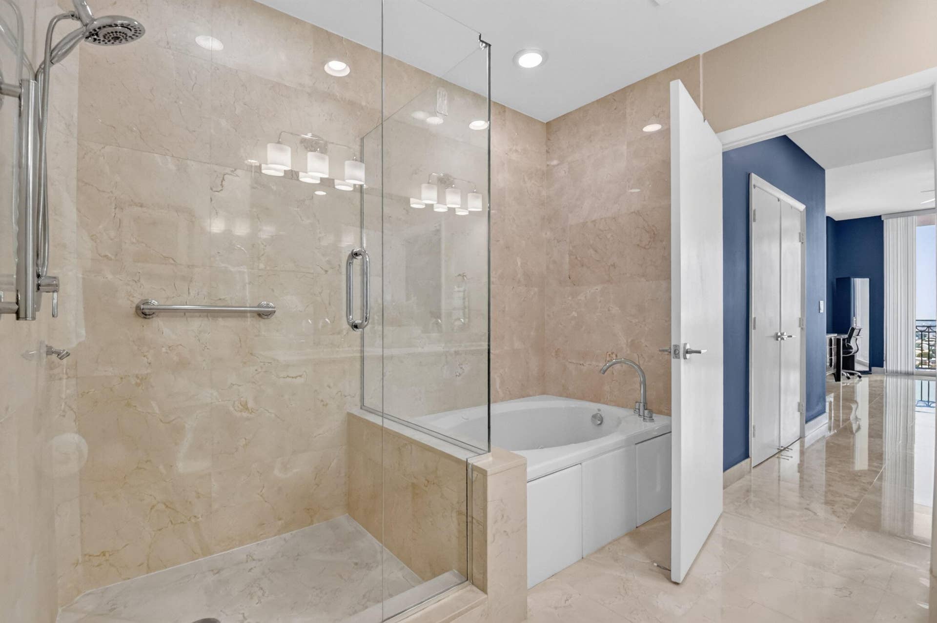 550 Okeechobee Boulevard, #Lph-23, West Palm Beach, FL 33401 036