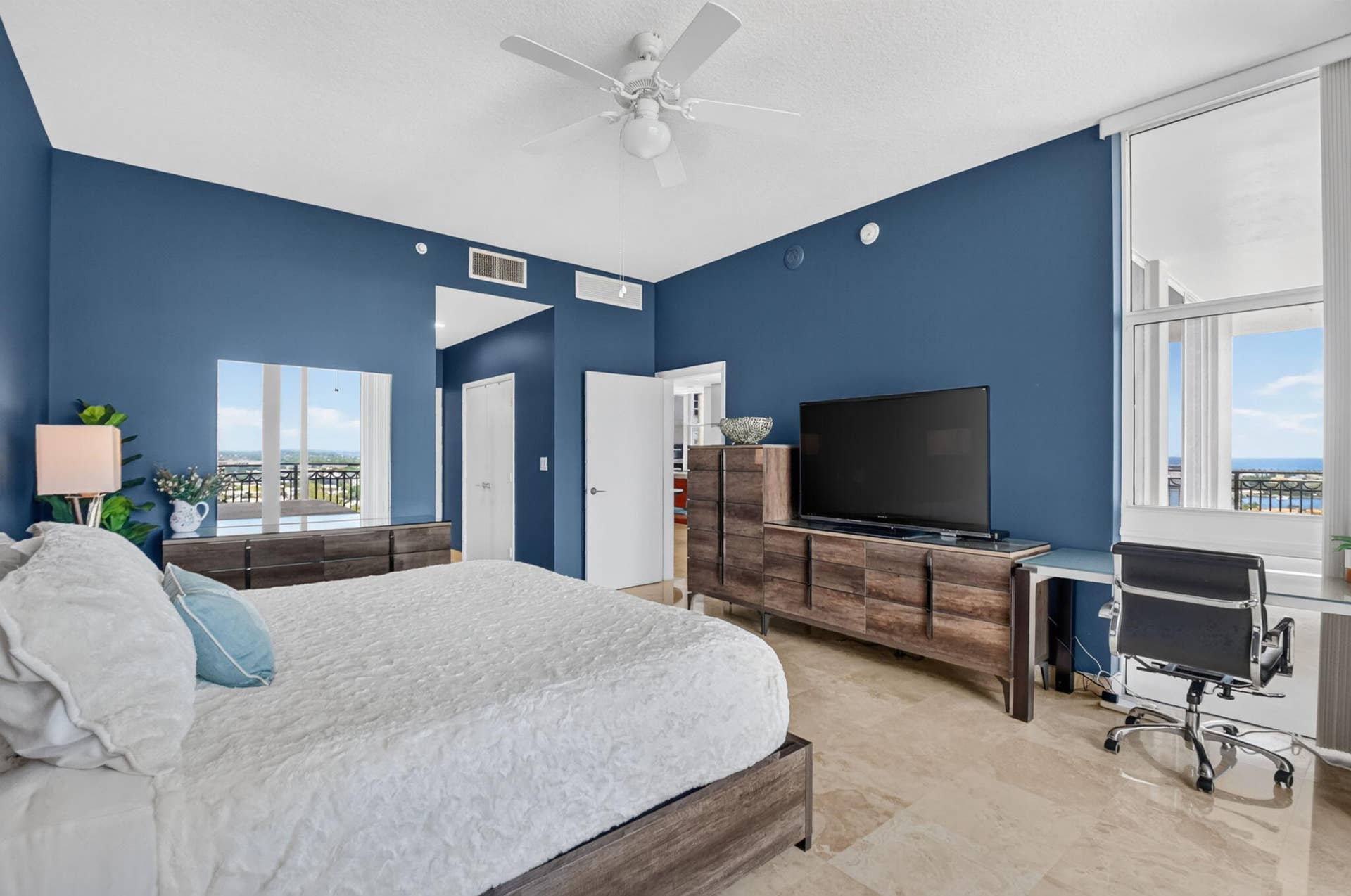 550 Okeechobee Boulevard, #Lph-23, West Palm Beach, FL 33401 032