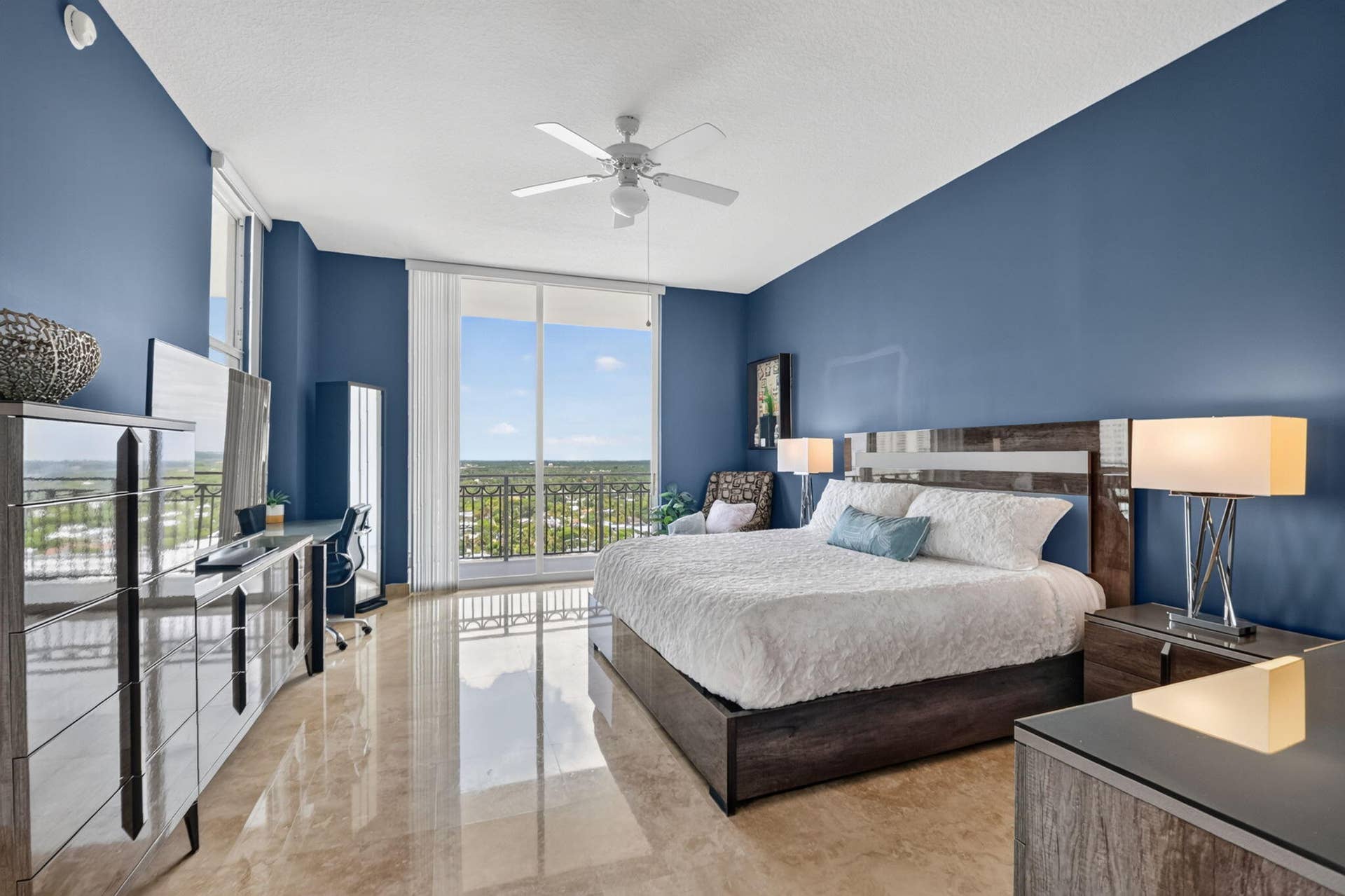 550 Okeechobee Boulevard, #Lph-23, West Palm Beach, FL 33401 030