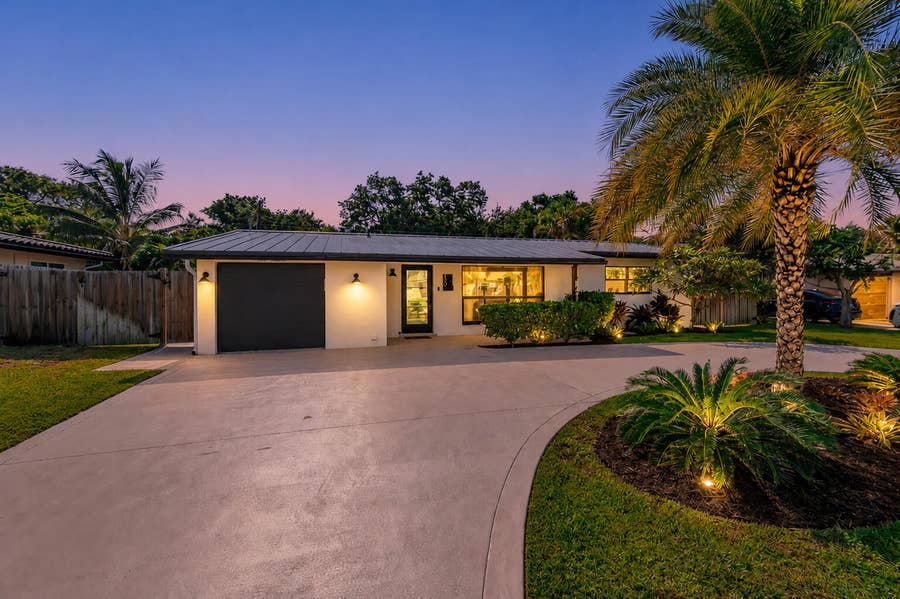 Property photo for 300 SE 8th Avenue, Deerfield Beach, FL