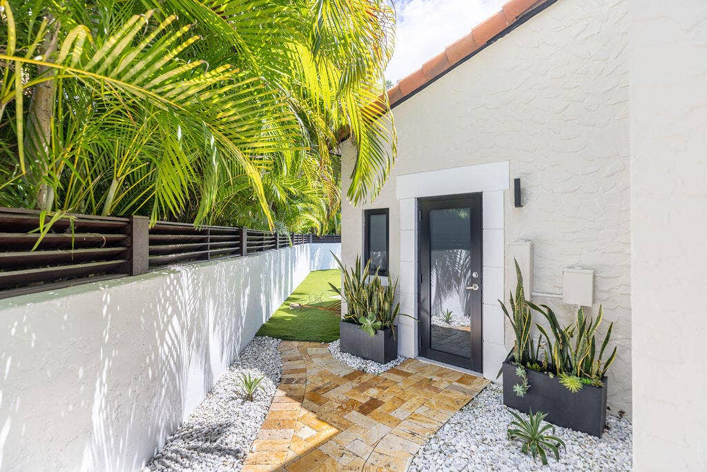 290 NW 6th Street, Boca Raton