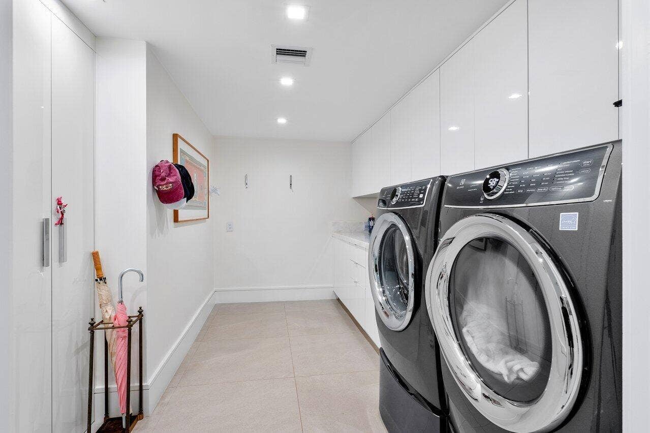 2000 S Ocean Boulevard, #103, Palm Beach, FL 33480 Laundry & Storage
